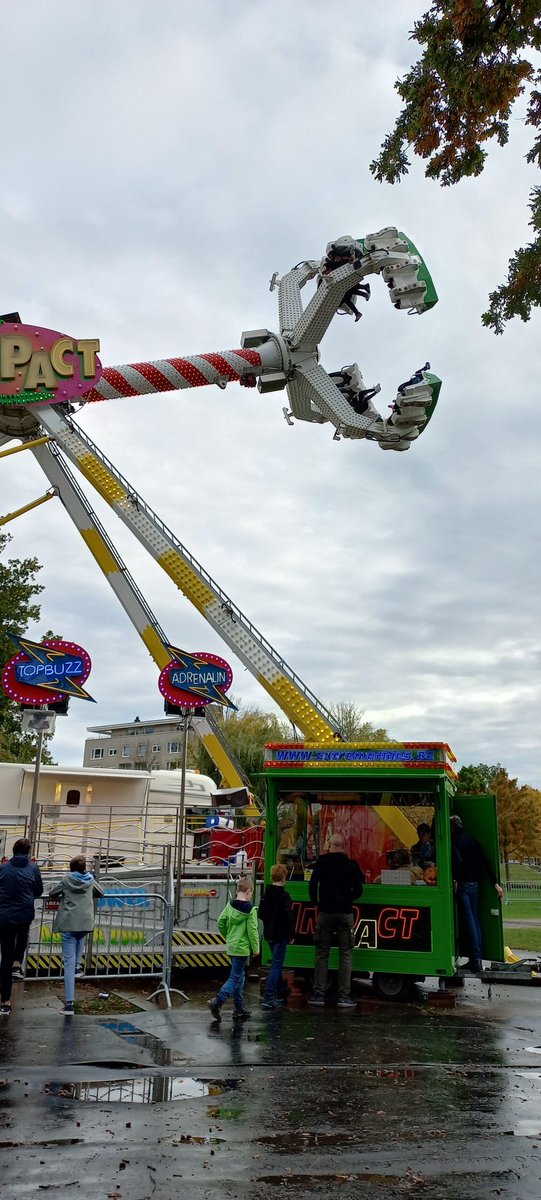 Moniquevhreve's tweet photo. 21-10-22   Kermis in Enschede 🍭🎠🎡 https://t.co/vYfyca3ZqU