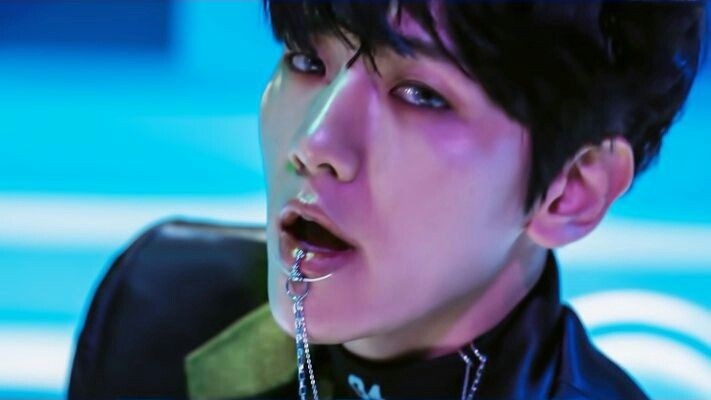 BOXIANx's tweet photo. baekhyun is the idol of idols, he's the trendsetter of the many concepts and styles of music industry! https://t.co/dPmbQ6MJLl