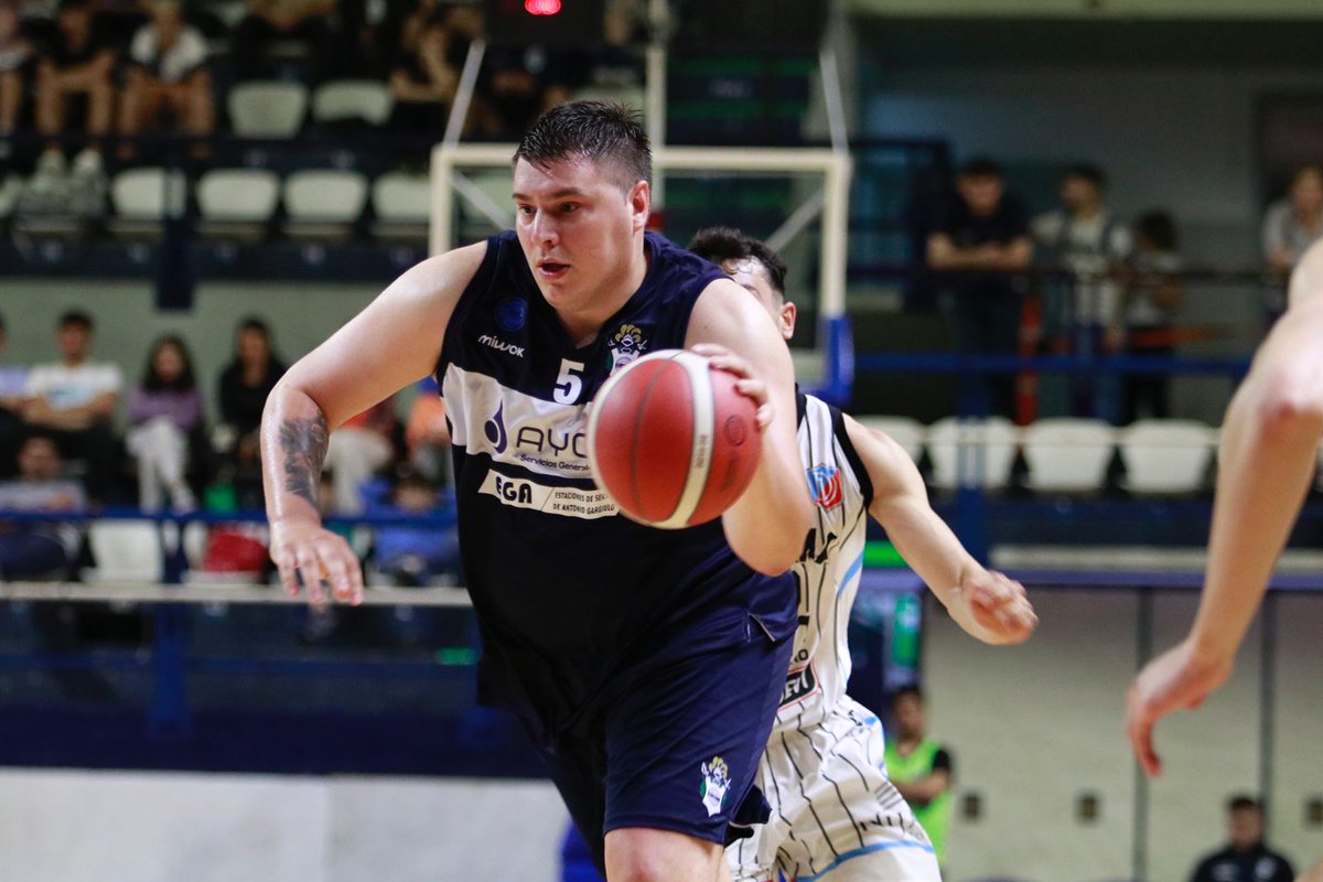 DiagonalalAro's tweet photo. #LigaArgentian El Lobo reaccionó en el cierre y triunfó frente a Viedma
▶️https://t.co/Jz2Z9Vimi2

🖊️ @FedePerez90    
📸 @GimnasiaBasquet https://t.co/sExWkjQT8H