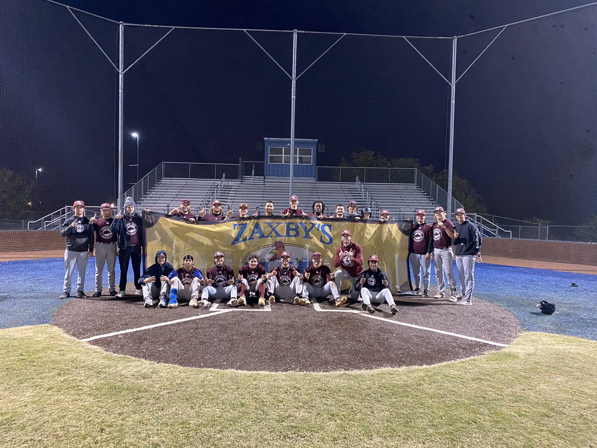 cu3xnatlchamps's tweet photo. Team Phoenix are your 2022 Zaxby’s Fall World Series champs! Down 1 run in extras @dieseld78 hits a 2 run HR to walk it off! Unbelievable series to wrap up the fall! https://t.co/gSLgv2Nawl