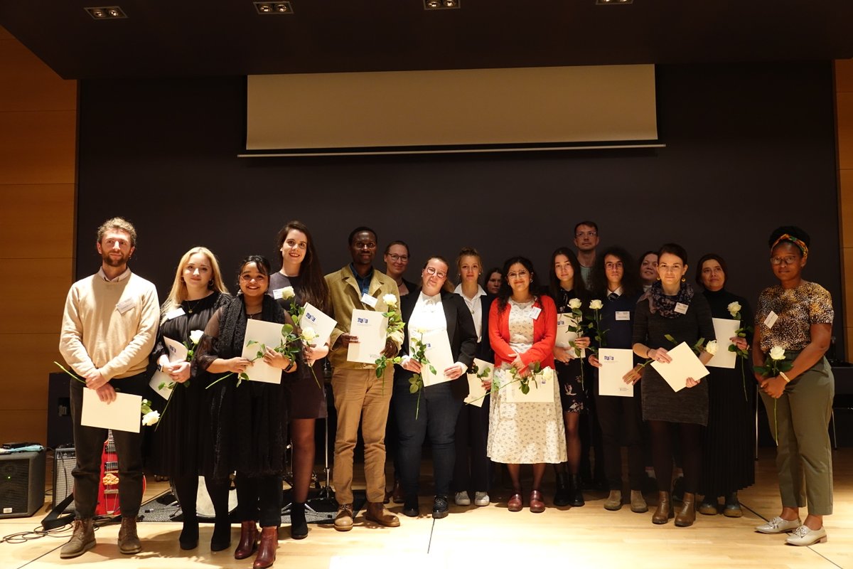 GCSC_JLU's tweet photo. #PasMeetsPresent then continued on stage: after 2 years we were happy to celebrate our #WeGraCe again, welcoming the new cohort 👩🏿‍🎓👨🏻‍🎓👩🏼‍🎓, celebrating our graduates 🎉 &amp; awarding this year’s Dr.-Herbert-Stolzenberg Awards 🏆. Cheers to all of you🥂 - what a wonderful evening! https://t.co/ApsCDijxsM