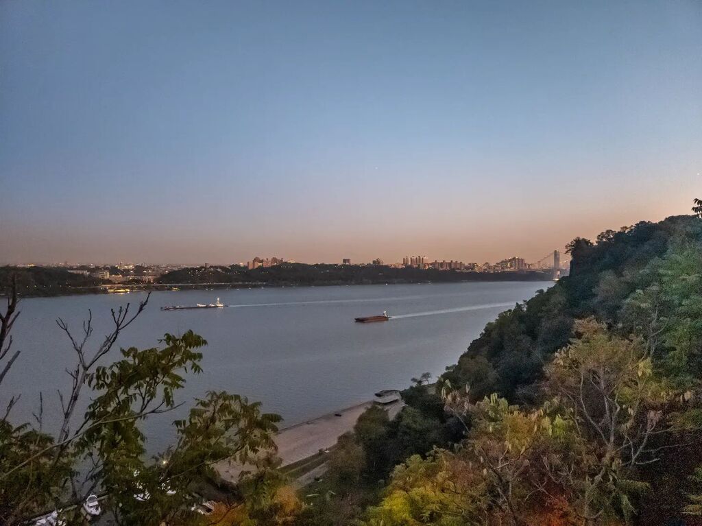 Sproxno's tweet photo. @njpalisades changed their hours and I've been able to get more after work hikes in and photos in different lighting which makes me very happy. 
.
.
.
.
.
#hiking #njhiking #hikemore #lovehiking #fallhike #palisades #hiiwnj #hudsonriver #barge #wileiwaso… https://t.co/UxD8KzaNtF https://t.co/MK4BorJtPm