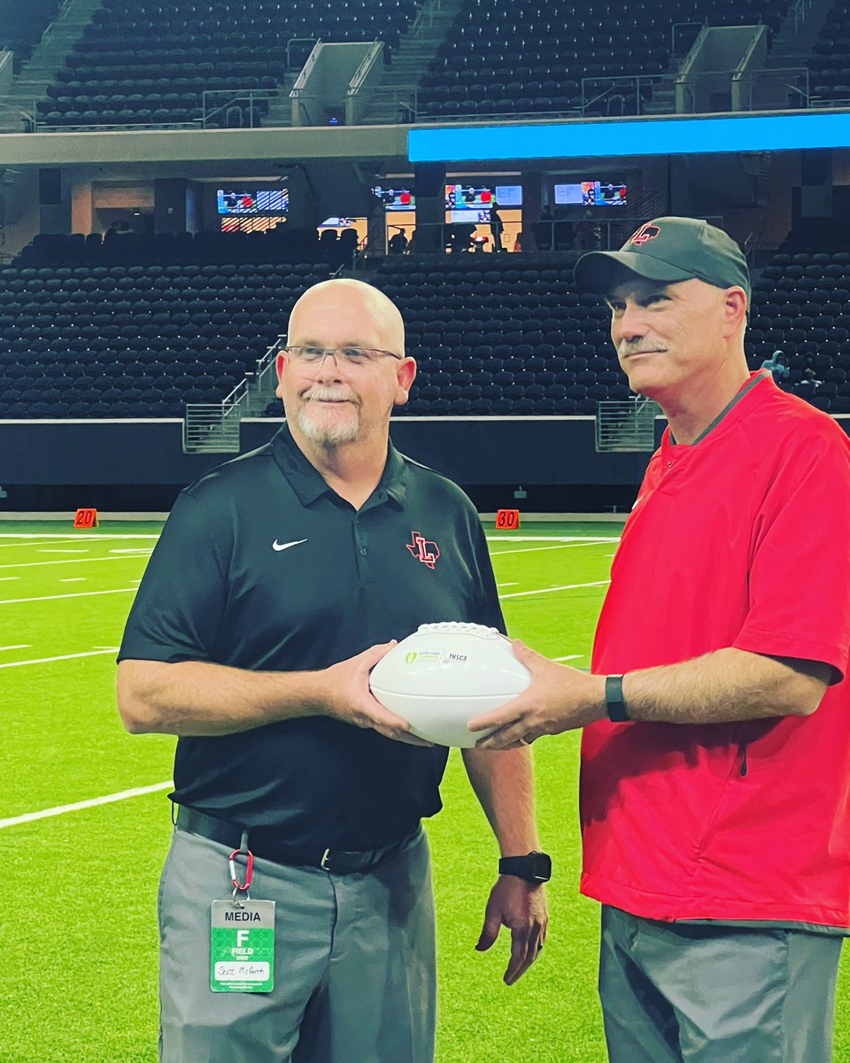 LHSRedhawksFB's tweet image. Congratulations to Coach McGarrh who was recognized last night as the @THSCAcoaches Extra Yard for Teachers!  Thank you for all you do! @CFPExtraYard #extrayardgameball