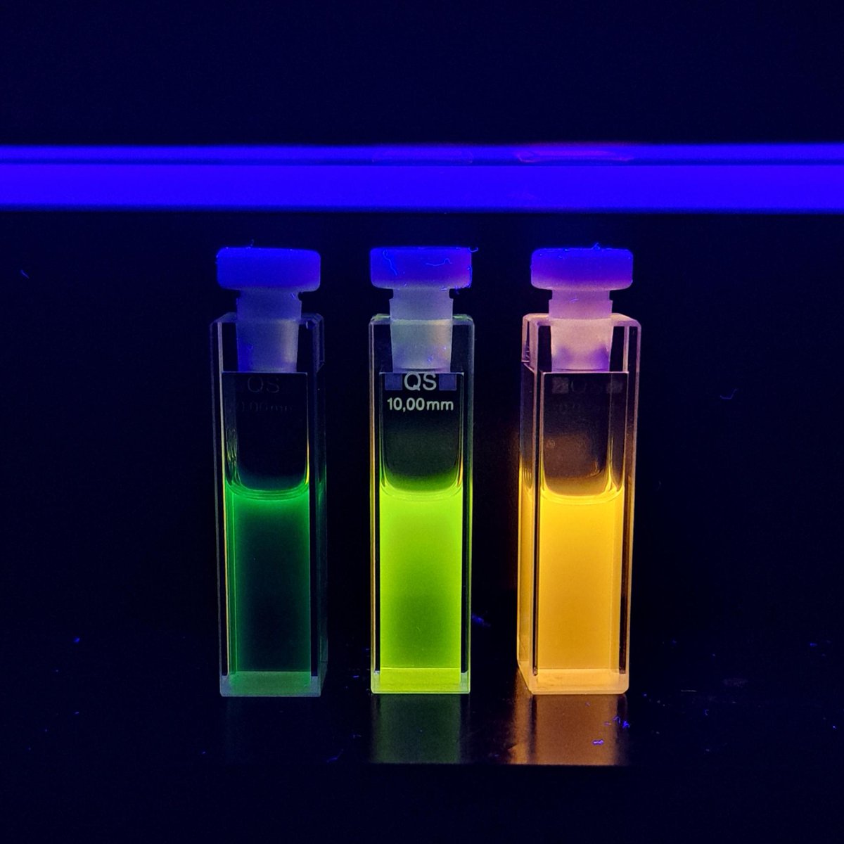#fluorescentfriday at the NanospecLab🌈