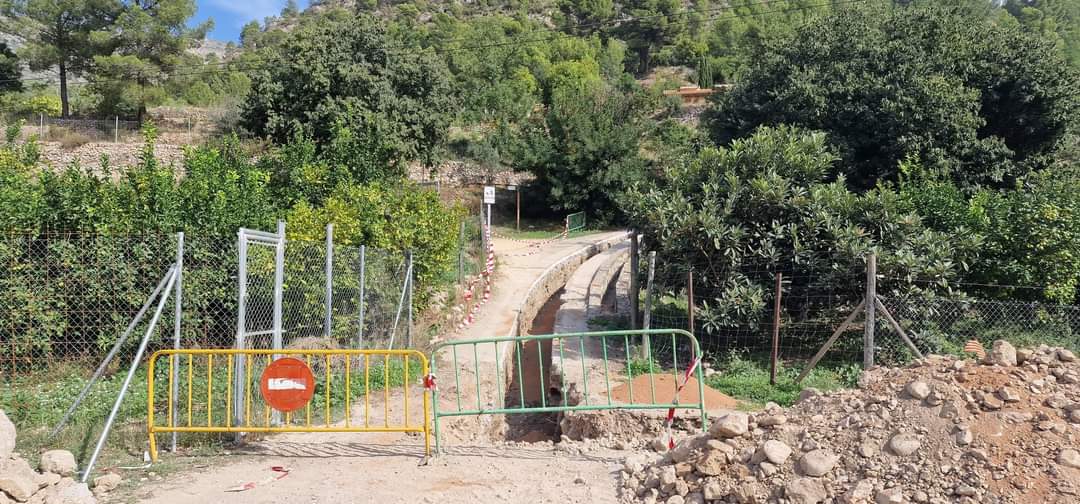 aytobolulla's tweet photo. CAS : Iniciadas las obras para llevar a la futura area recreativa y piscina municipal el agua potable y diferentes cableados 🚧 

VAL: Iniciades les obres per a portar a la futura area recreativa i piscina municipal l'aigua potable i diferents cablejats 🚧 

#Bolulla https://t.co/sbSJCq8Lqr