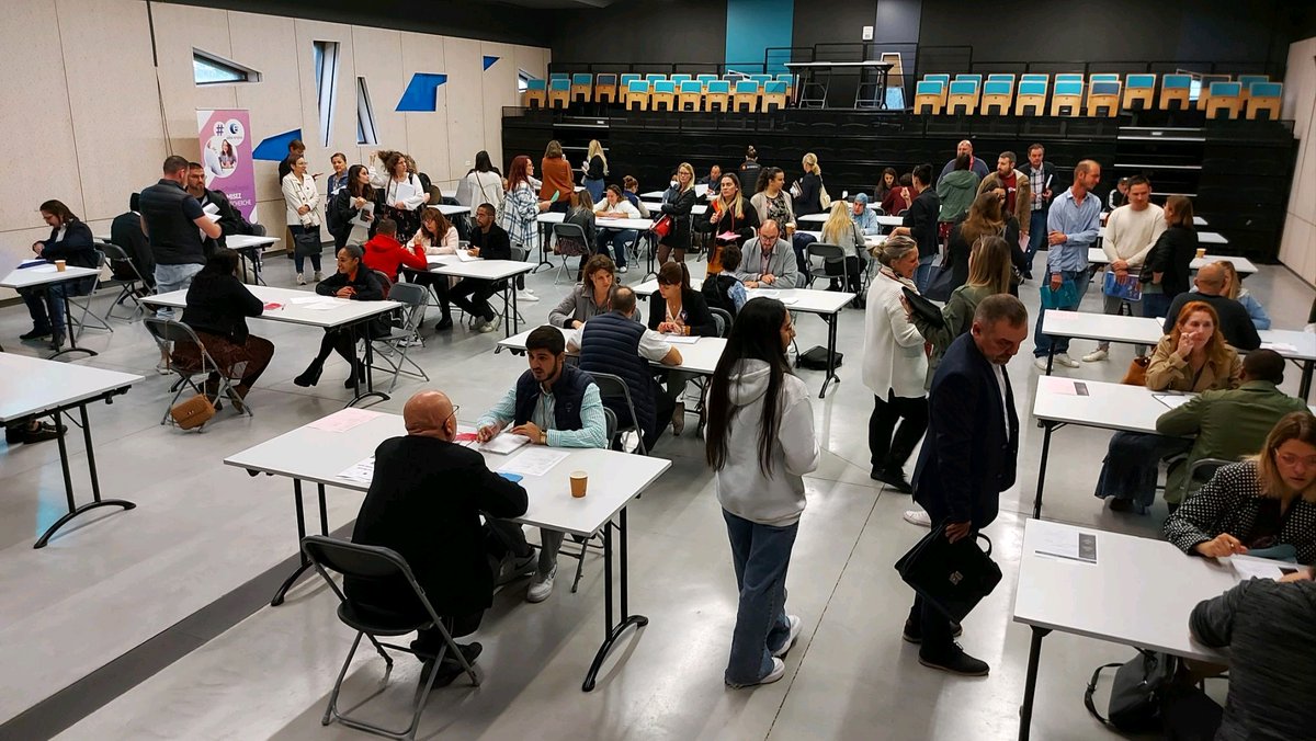 Semaine riche sur @poleemploi_ara #Villefontaine ! On a parlé #sens du #travail auprès d'un parterre d'#entreprises et #partenaires et nous avons cassé les #codes du #recrutement pour plus de 100 candidats qui ont accueillis leur #futur #employeur
#OnEstLaPourVous #TousMobilises