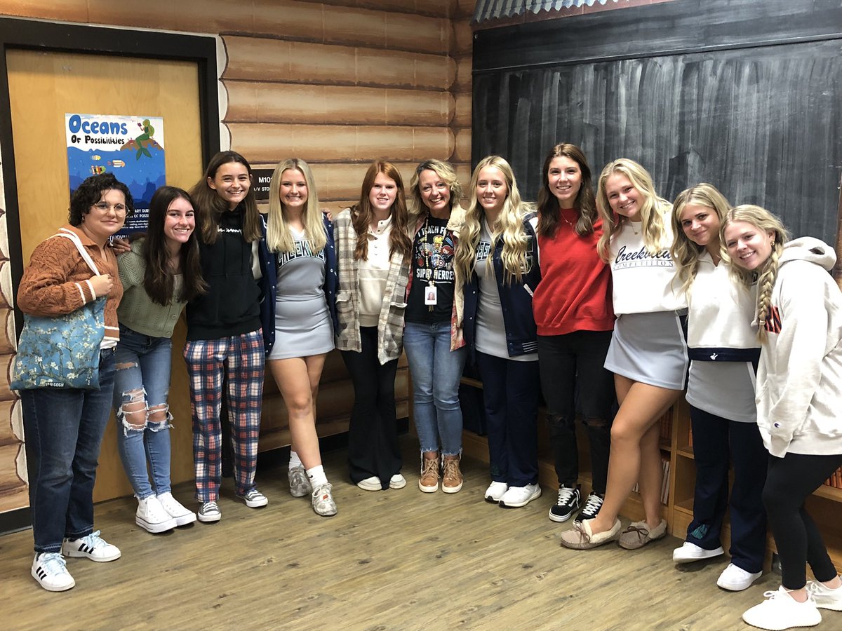 mamagrizzbear's tweet photo. Great start to our Friday @AveryElementary! Thanks for having us @CVHS_CTAE, we loved spending time with your students. #averyrocks 🐻💙 https://t.co/ec6dpnvctq