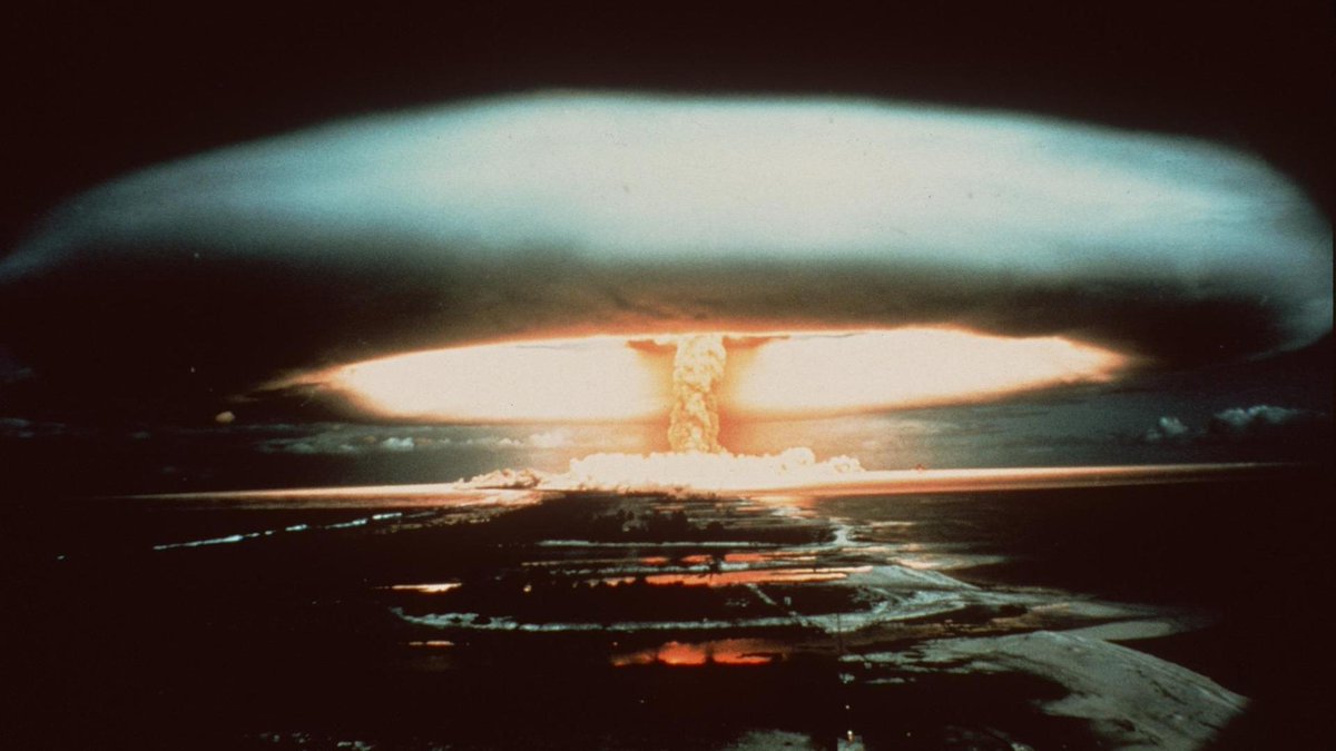 StrobelErich's tweet photo. Noch nie seit dem #Kalten_Krieg von 1947 - 1989 war die Möglichkeit eines #Atomkrieges so groß wie heute. Und wogegen demonstrieren und verkleben sich die klimaktösen Propheten der #Endzeit ? 🙄🤣🥳 https://t.co/ilbJBeVtw0