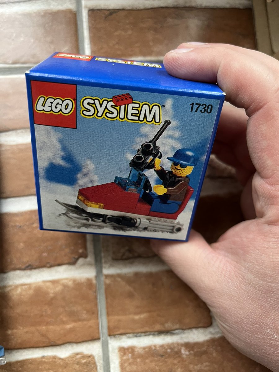 kociu91's tweet image. Już mam! Dzisiaj odebrałem trzy zestawy @LEGO_Group !😁

Do mojej kolekcji dołącza:
- #set30348 wywrotka
- #set40140 #CreatorExpert Stragan z kwiatami z roku 2013
- nieotwarty egzemplarz #set1730 skuter śnieżny z roku 1994

Będzie budowane!😎😁

#AFOL #LEGO #LEGOMANIAC #LEGOFAN