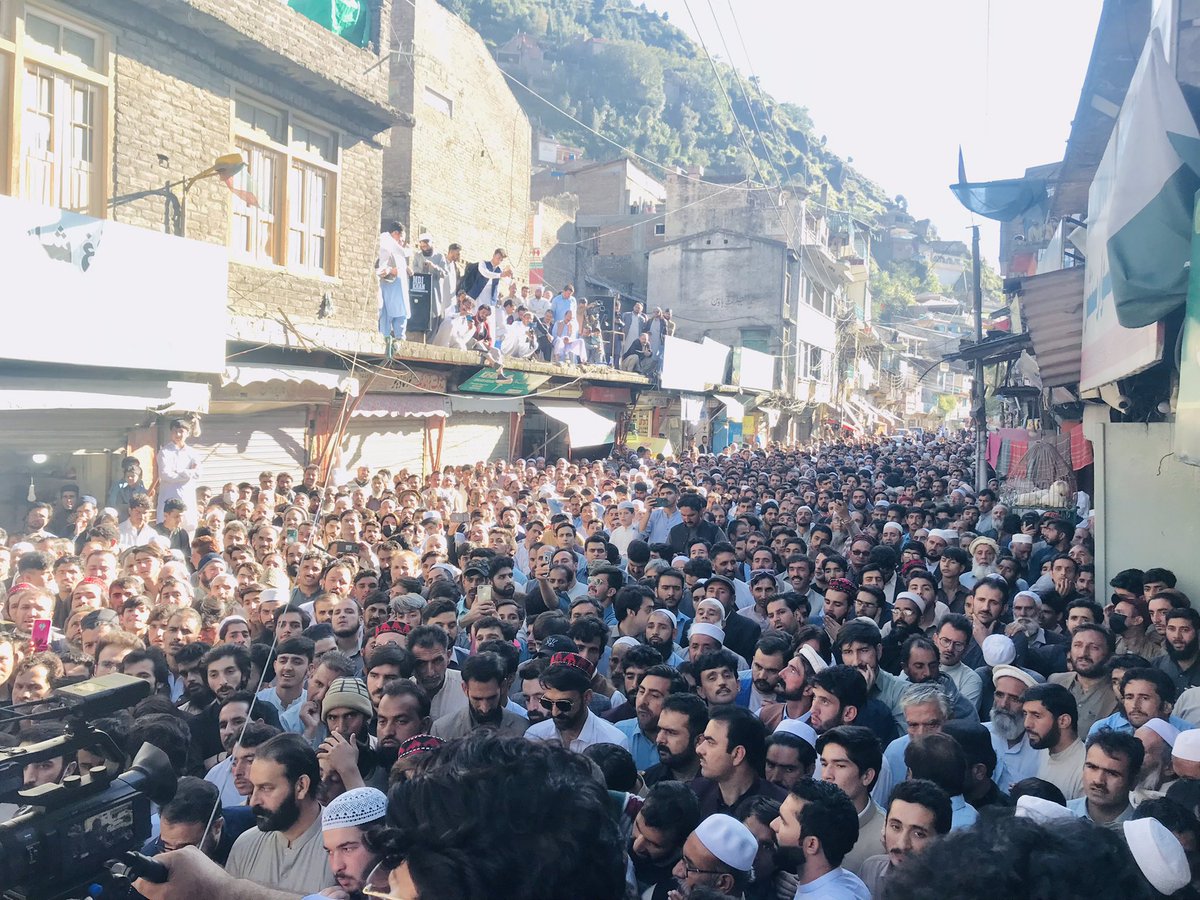 swatptm1's tweet photo. د سوات قامي جرګه Swat qame jirga جرګه له خواه په تحصیل بهرین  #مدین بازار کې د آمن غوختلو لپاره رابلل شوې اولسې پاخون دوام ارې
#مونږ_پخپله_خاوره_آمن_غواړو
@ManzoorPashteen https://t.co/7v6nEOefl0