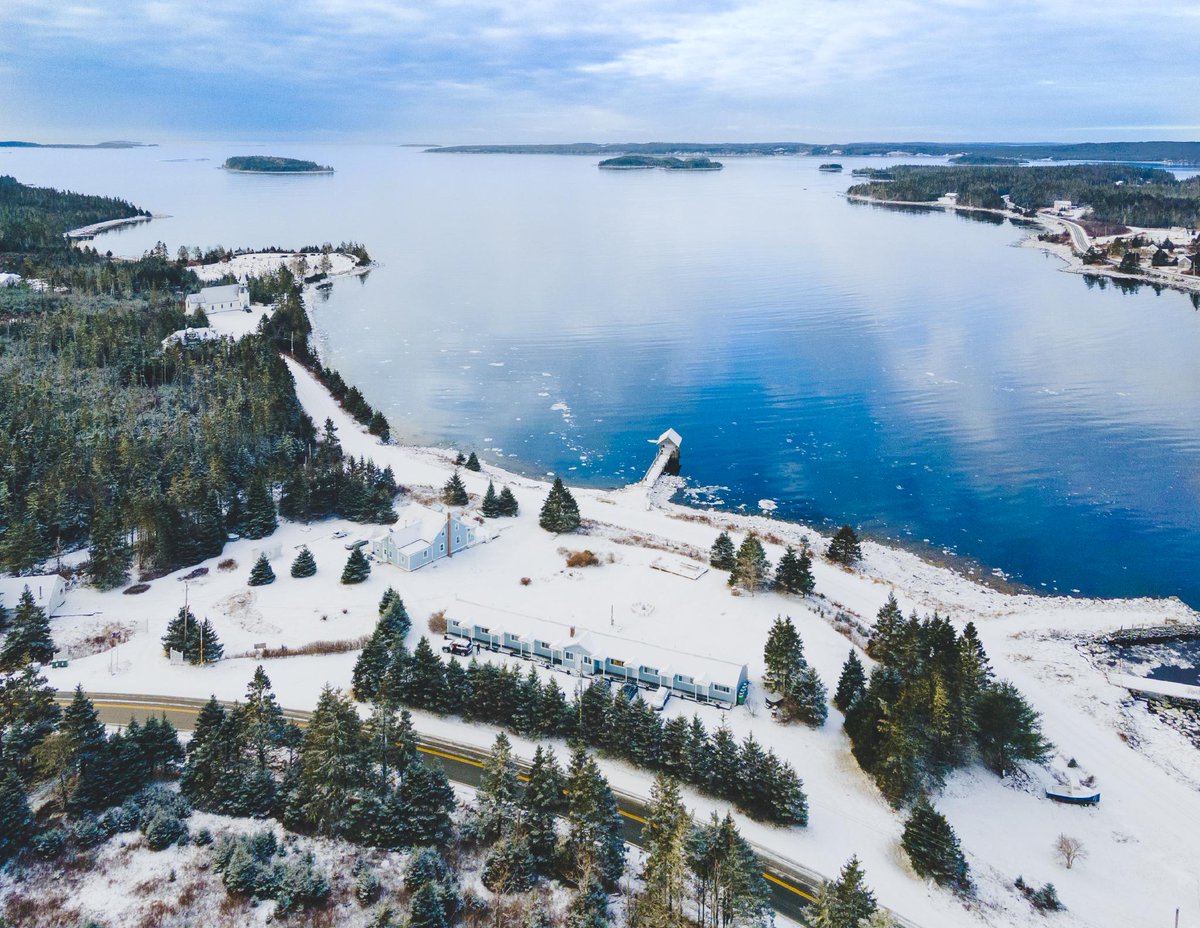 TourismNS's tweet photo. #MarmaladeMotel purchased local fav Harbourside Coffee House to keep the café in the community and supply guests with a house-made menu year-round. Guests can even opt for a winter getaway package including treats from the café: https://t.co/Nlo0s5qXdw #SmallBusinesWeek https://t.co/Bt3vZQcvKL