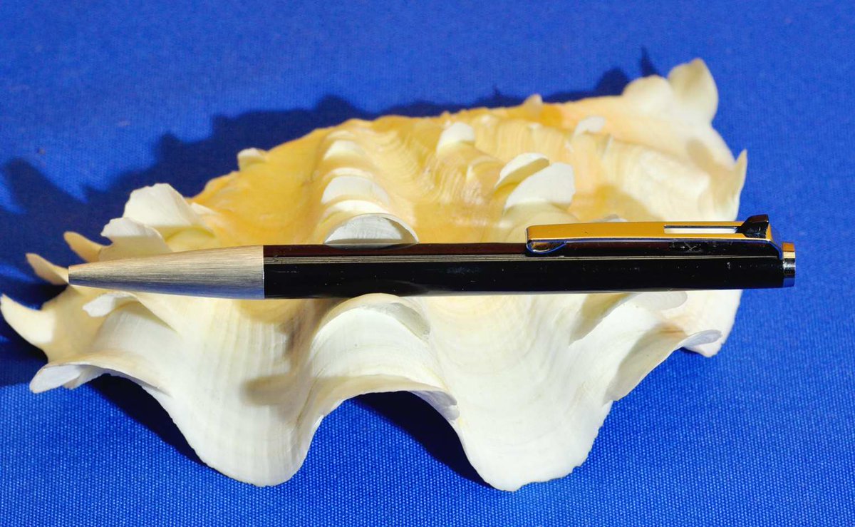 #forsale #zuverkaufen at/bei #KuSeRa #onlineshop #kugelschreiber #ballpointpen #pen #vintage #design #1970er

#Montblanc 780 Ballpoint pen lever clip system - around #1970s interested? then click here👉👉👉 https//shop.kusera.de/Montblanc-780-Ballpoint-pen-lever-clip-system👈👈👈