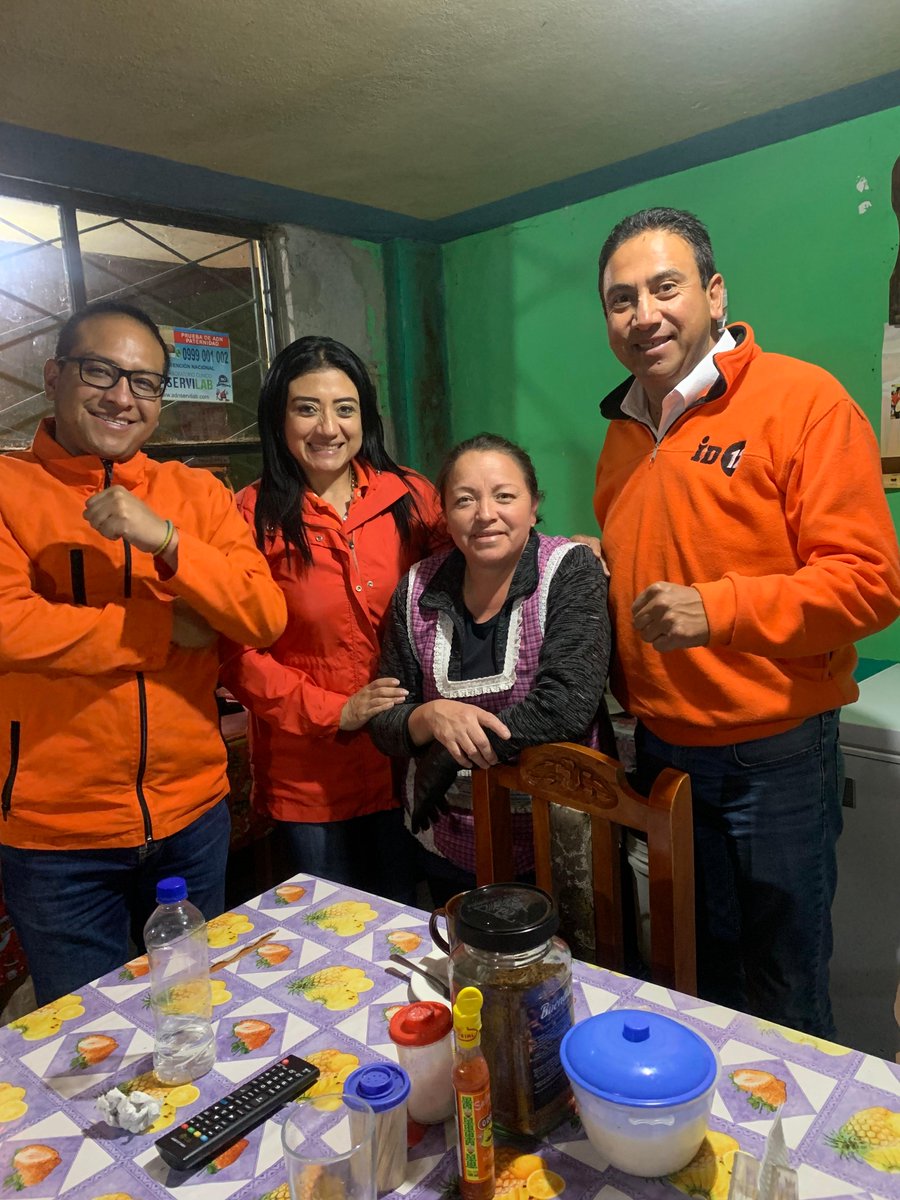 CristianMolinEc's tweet photo. 📍 Seguimos recorriendo nuestra provincia. Gracias a #FernandoGuerrero, futuro alcalde de #LaManá por el recibimiento y gracias al pueblo lamanense por la hospitalidad. 🧡 La imagen de #JANIO crece y nadie la detiene. 🍊 https://t.co/LgvVBhn8Wp