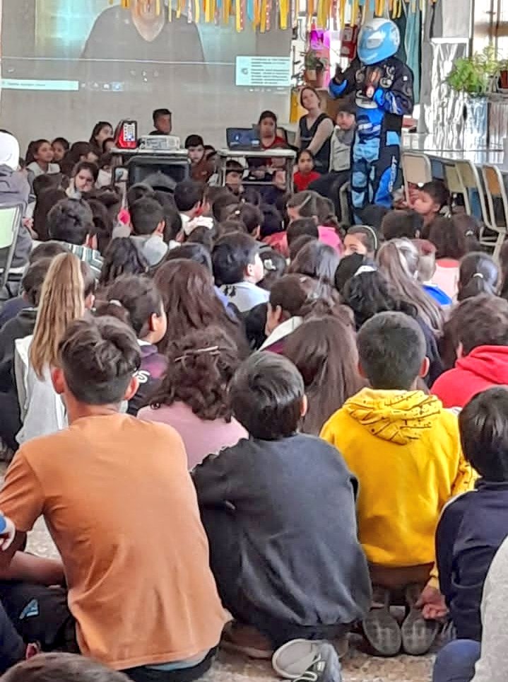 PilotoX1's tweet photo. Último día #CharlasViales en la ciudad #AltaGracia junto a la municipalidad.
Ya se palpita @SuperTC2000 #TC2000Cordoba 🏁.
#educacionvial #inclusión #tc2000 #cordoba #pilototango https://t.co/CehKuhRcql