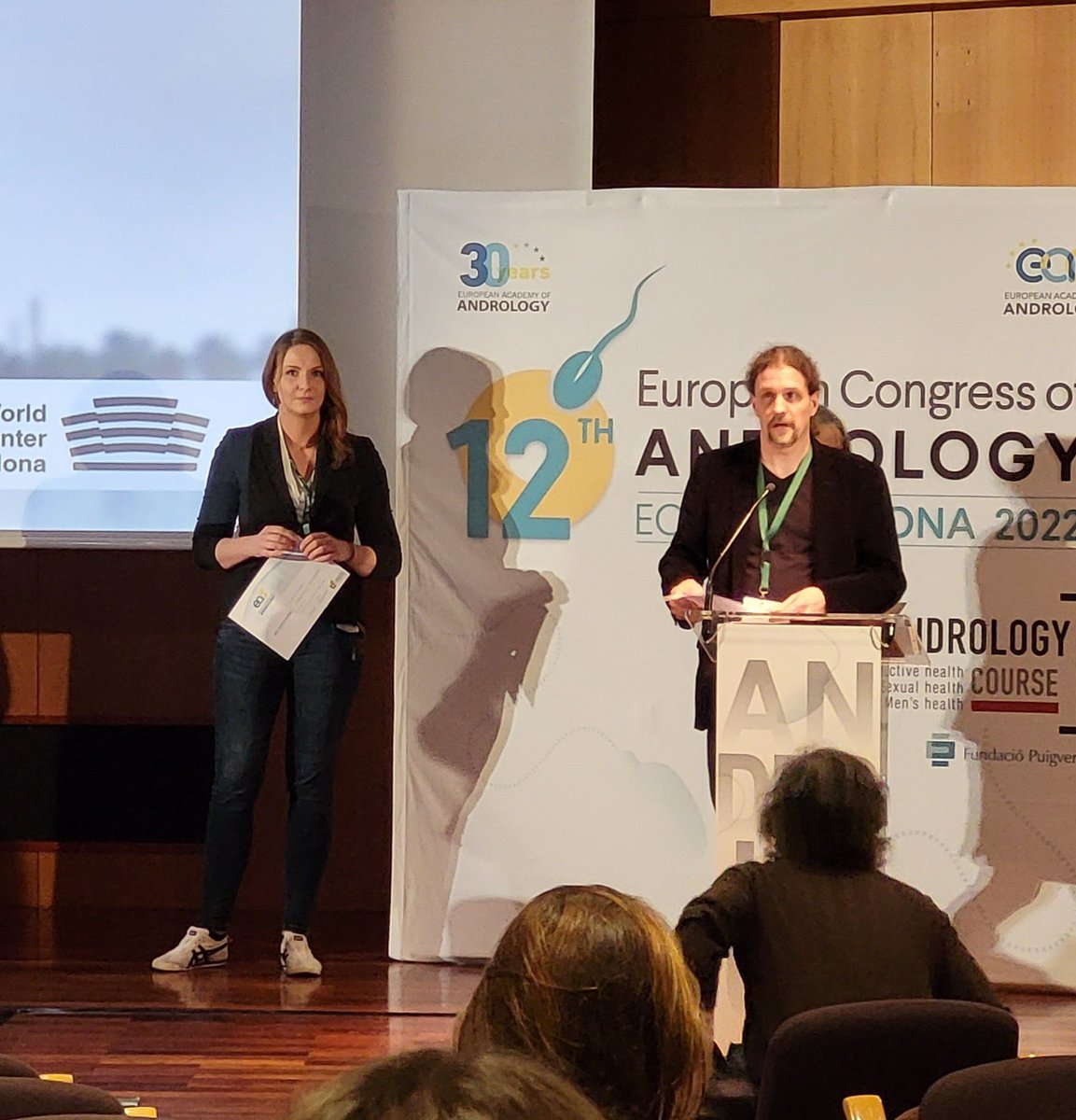 Congratulations <a href="/Ch_Pleuger/">Christiane Pleuger</a> for receiving a poster prize at #ECA2022! One of three in the category "Basic science" - great work!! 🥳