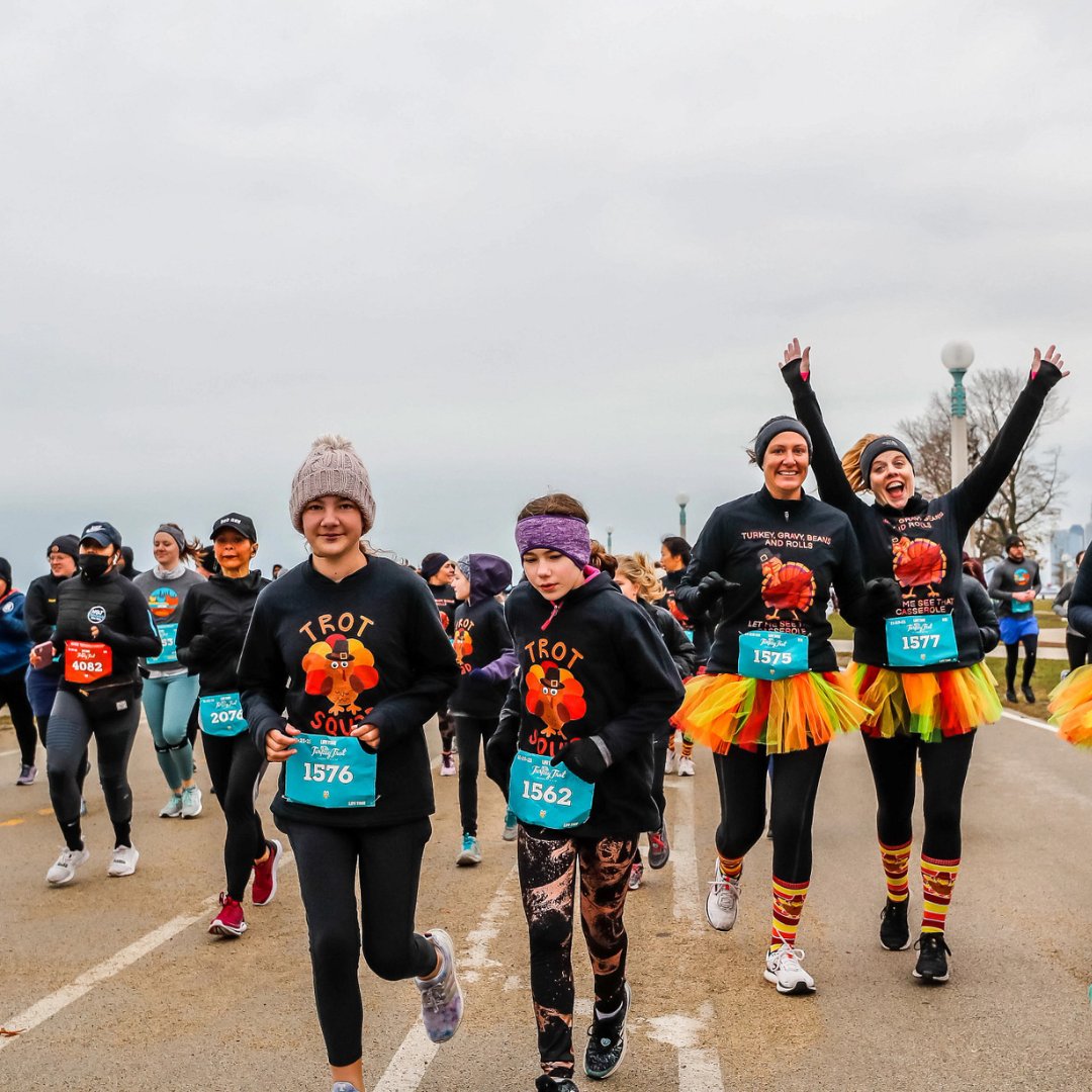 TurkeyTrot_Chi's tweet image. Celebrate your family's first course with the @lifetime.life #TurkeyTrotChicago - We can’t anticipate the weather, but we can guarantee the fun! 

#FamilyFunFriday #LTAthleticEvents #Thanksgiving #TurkeyTrot #TurkeyDay