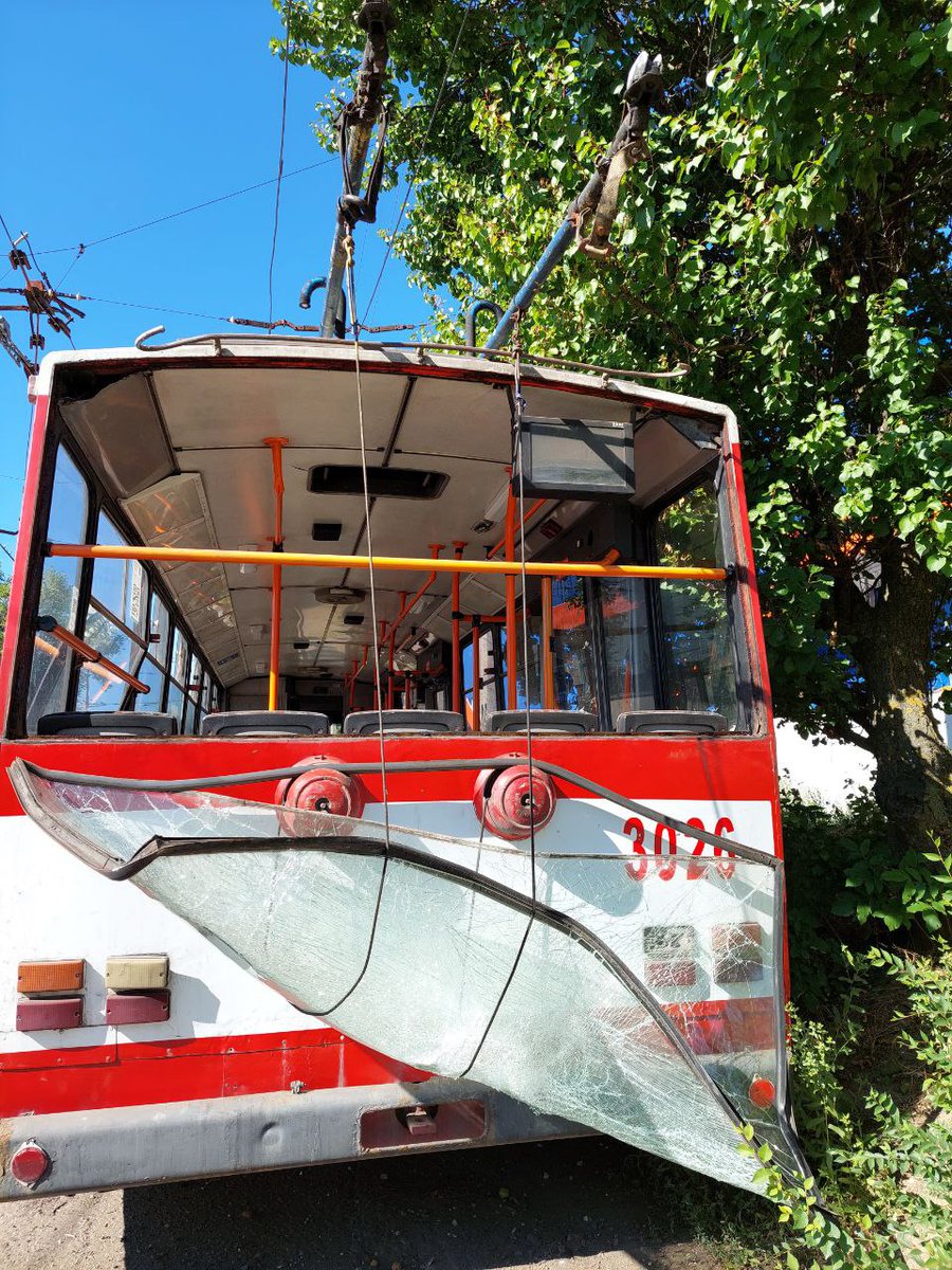 TUMInitiative's tweet image. 🇺🇦 #recoveryofukraine Public transport matters! 🚎🚎

Mykolaiv: 
⏩40 trolleybuses damaged due to war
⏩ 30% less buses on route compared to pre-war
⏩ Still 60,000 daily riders
✅ City is looking for support to add replenish the fleet 

H/T📸:Миколаївелектротранс #Миколаїв