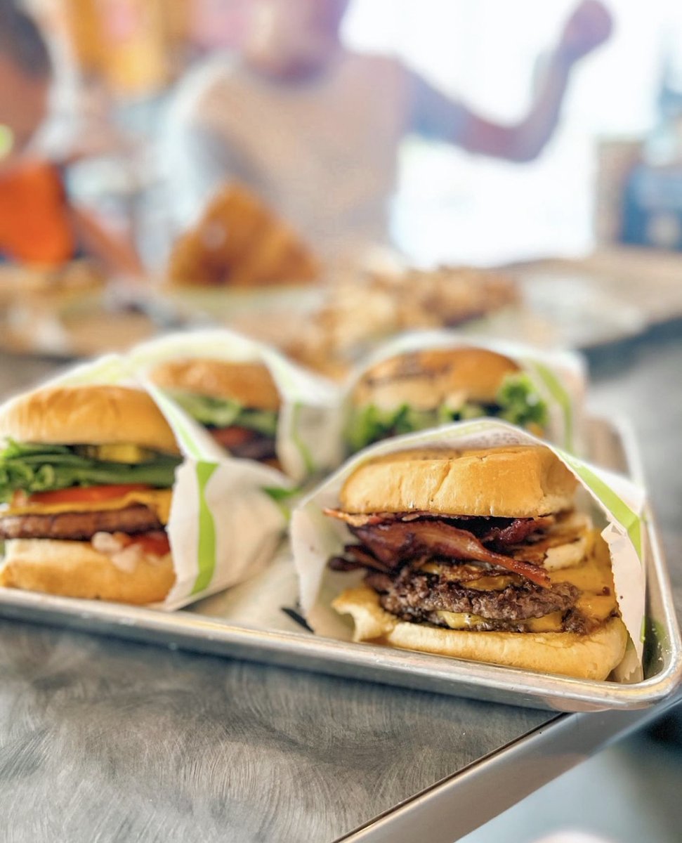 BurgerFi's tweet photo. Calling all #FIFans! Share and tag your best @BurgerFi content for a chance to be featured on our social pages! We can’t wait to see those 📸 + 🎥! https://t.co/BpLf7QWd3O