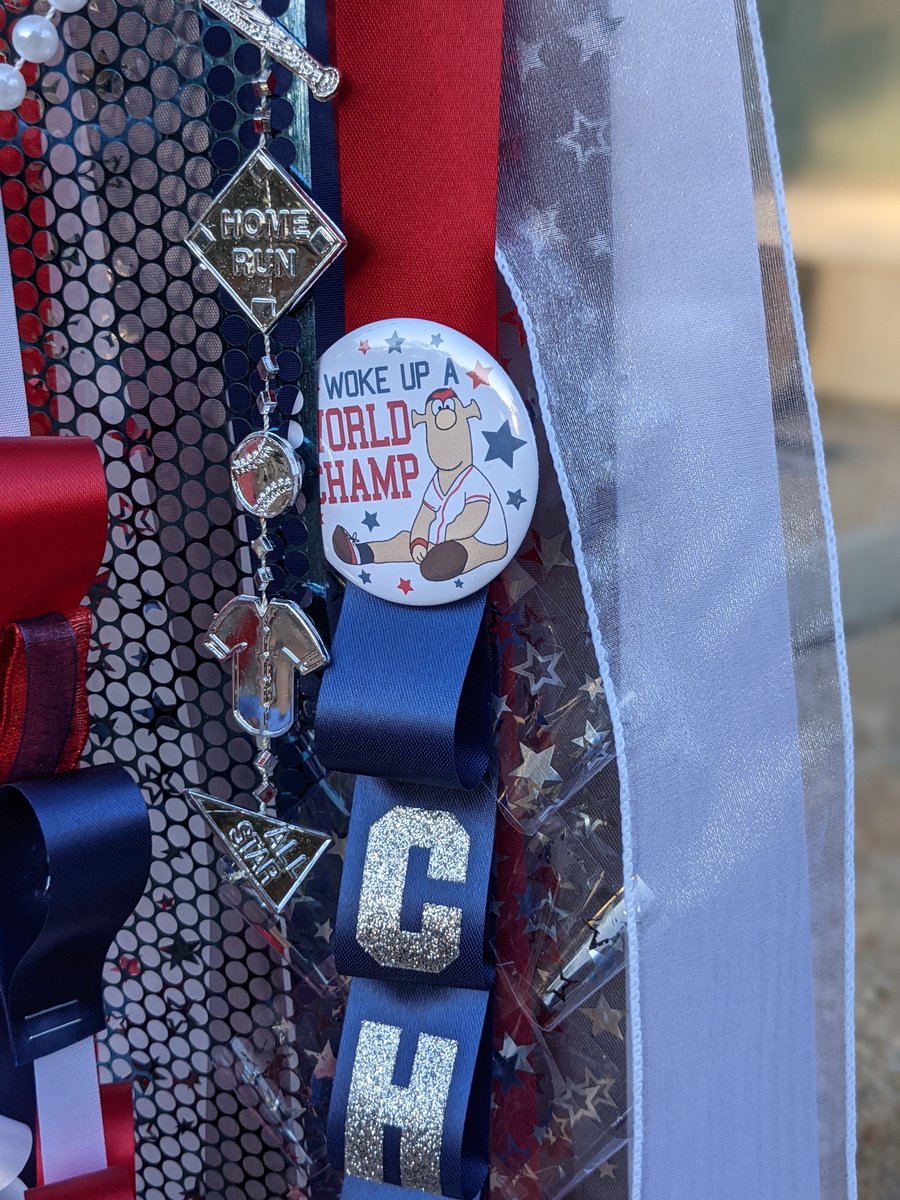 cajunspice5000's tweet photo. When your Georgia Girl is living in a Texas World, you make Homecoming with a piece of her heart. @BlooperBraves @atlantabraves #atlantabraves #georgiagirl #texasgirl #hoco #dansby #dansbae #bravesblooper #stillworldchampions https://t.co/nQ1JiIbsMH