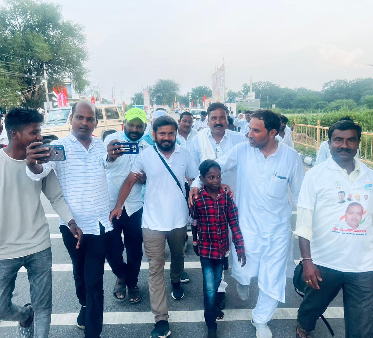 kanhaiyakumar's tweet photo. #BharatJodoYatra Day-45
(Kurnool to Raichur) https://t.co/yFrVeq9f5N