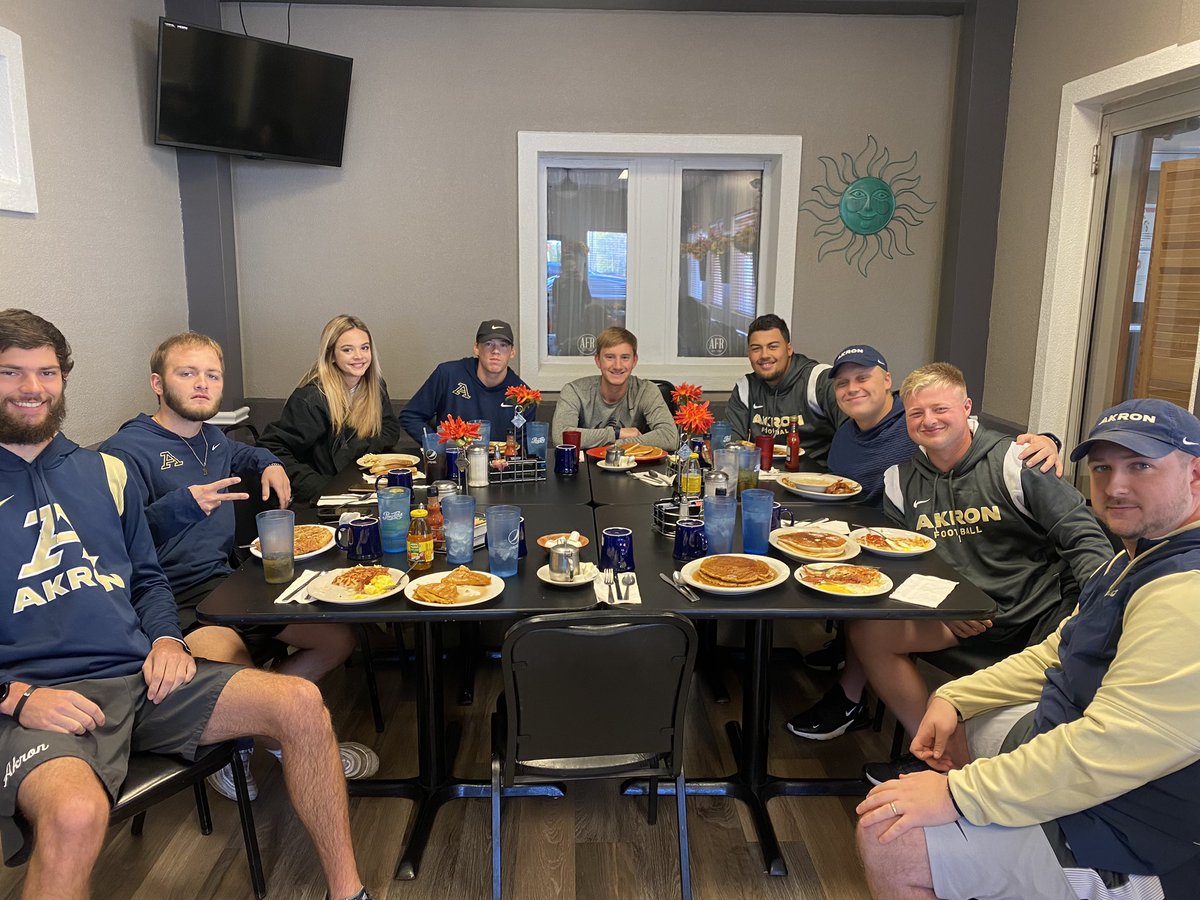 ZipsEquipment's tweet photo. Its all about AKRON! First stop for the crew today on the AKRON tour of our best places! #WagonWheelWeek Follow along today to see where else AKRON EQ gets fueled up! #AkronFamilyRestaurant https://t.co/BECfu5ZOcb