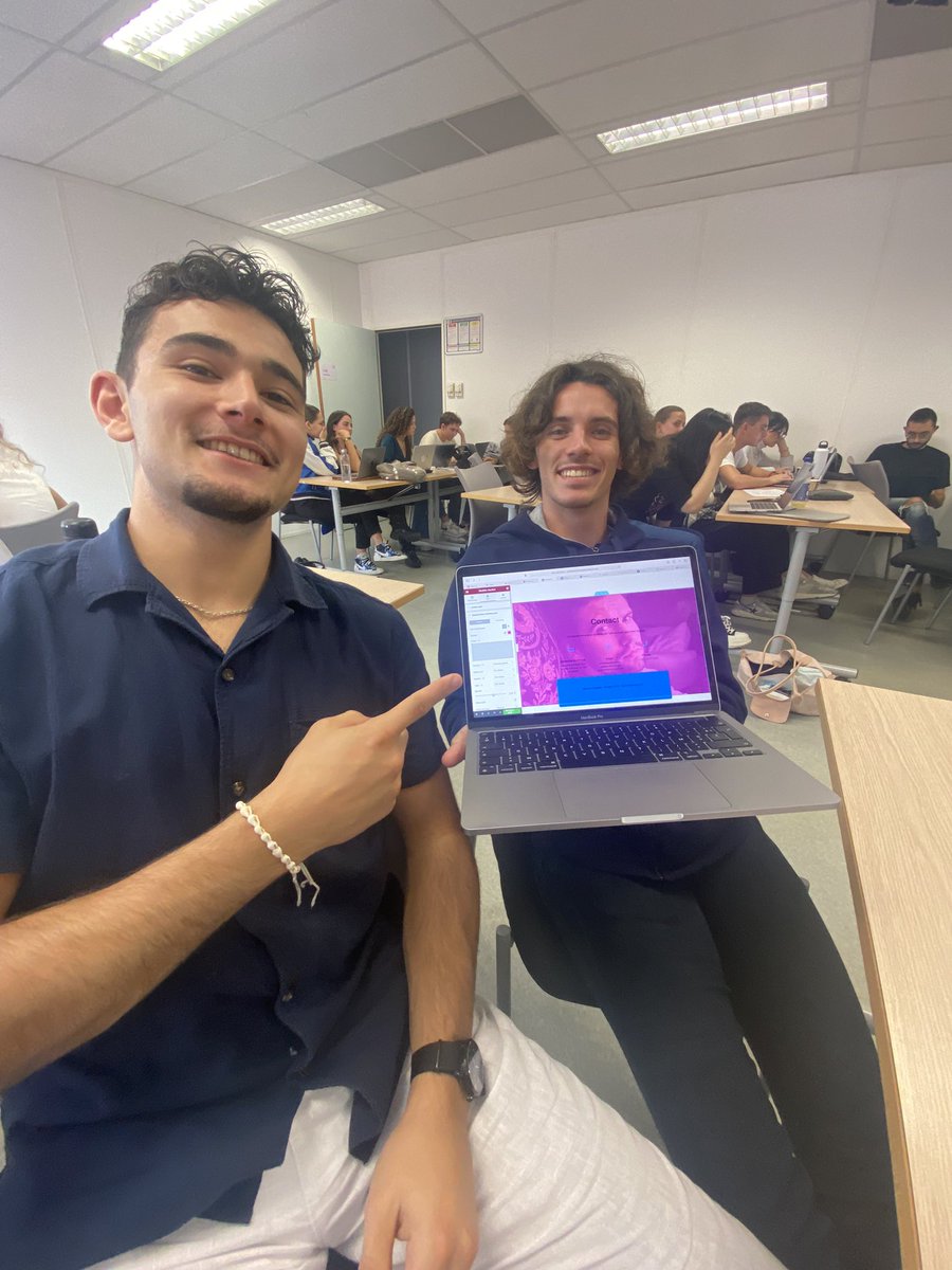 EmilieCharpent5's tweet photo. Super cours aujourdâhui avec Antoine Pech !! On dĂ©bute la crĂ©ation de site web #dbbach @tbs_education https://t.co/NLXWTGkSvJ