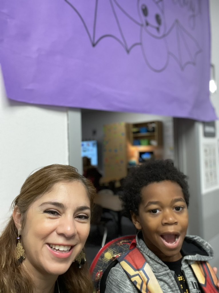 ColoniaCarolina's tweet photo. Celebrating bat day! 🦇 #bengalpride @BryantElem https://t.co/xrsBNLeMhl