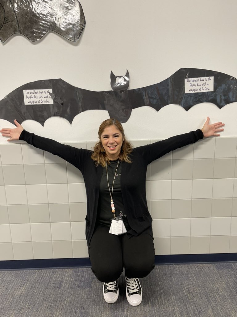 ColoniaCarolina's tweet photo. Celebrating bat day! 🦇 #bengalpride @BryantElem https://t.co/xrsBNLeMhl