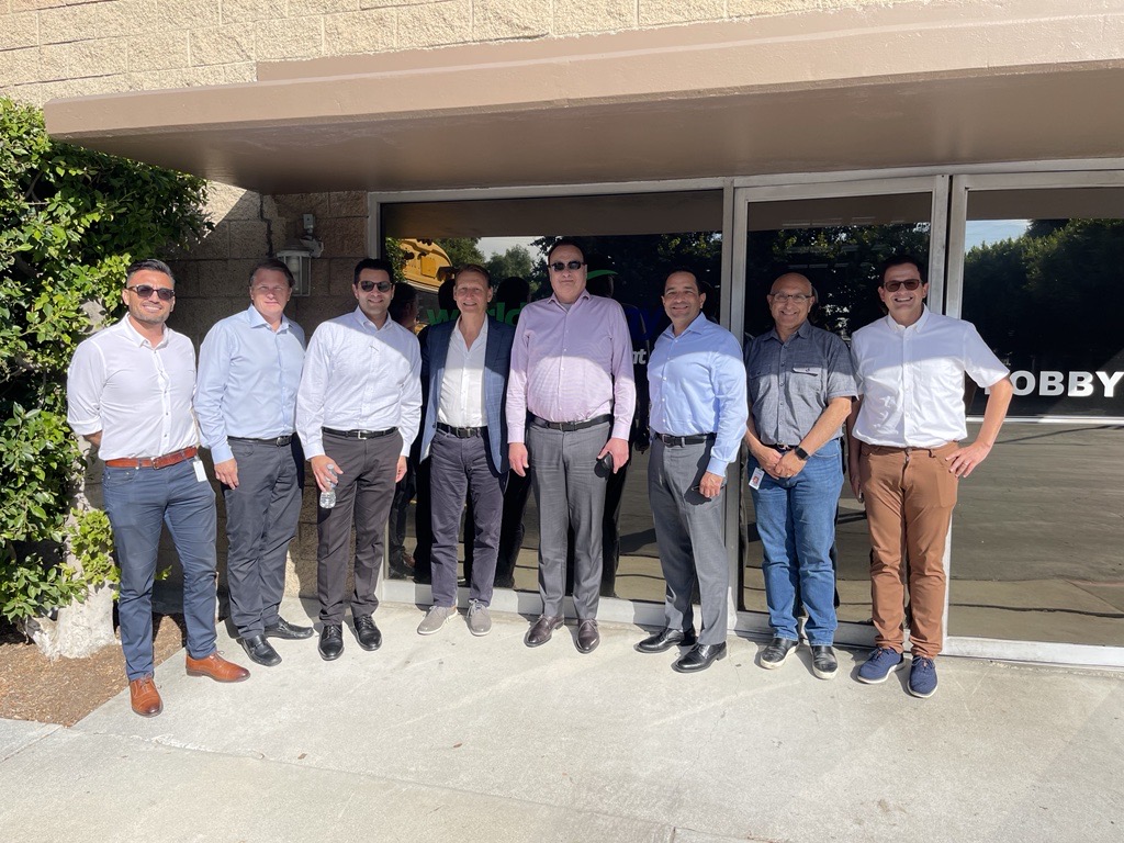 NewsWorldEnergy's tweet photo. World Energy would like to welcome Adrian to our team to help us further our commitment to be excellent neighbors in Paramount. Thank you to John Carver, John Moreno, and the team at @paramount_posts for their visit. Let’s work together to #MakeNetZeroReal https://t.co/f6Dhrdn9hU