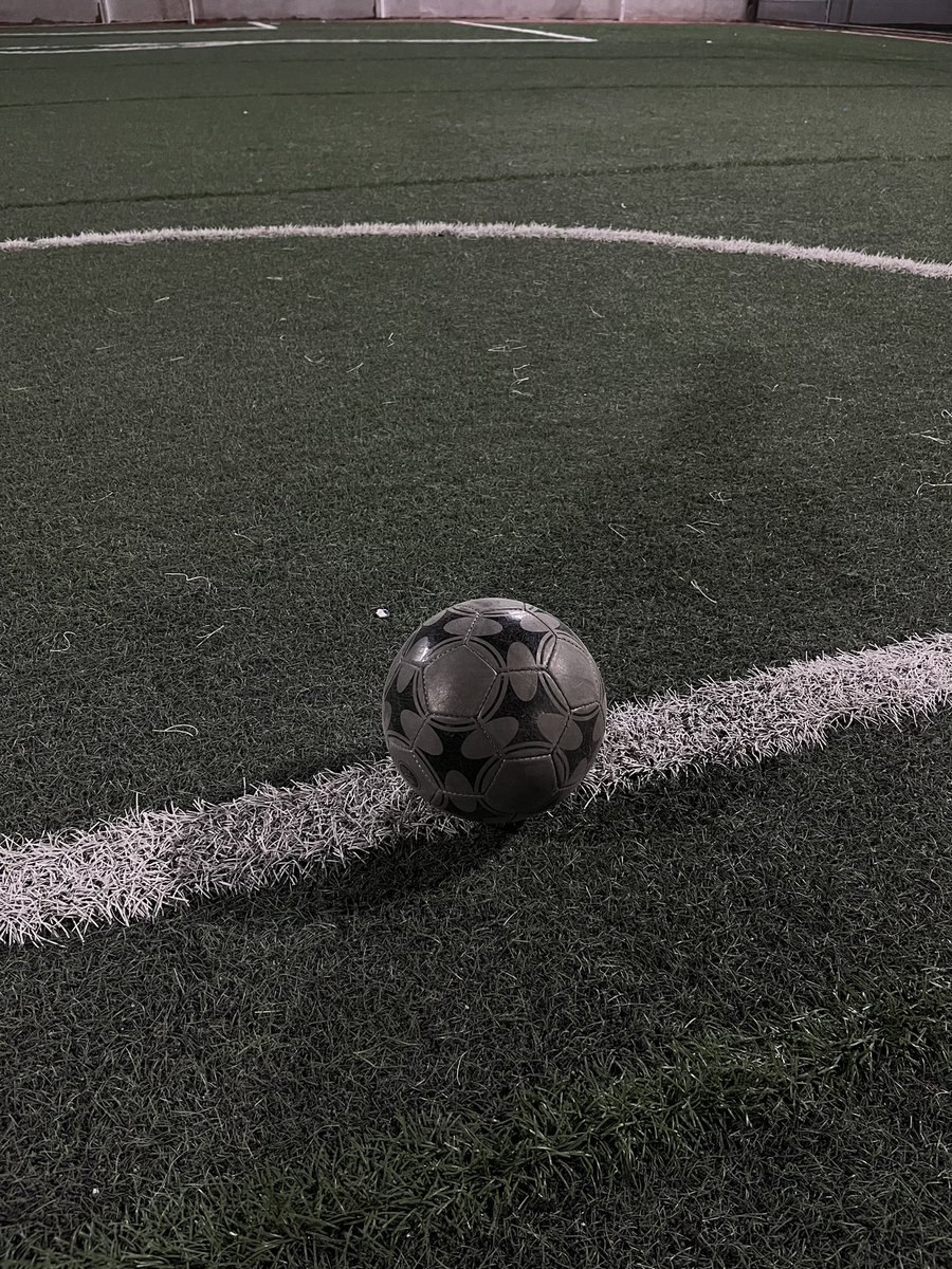 CVR79's tweet image. Football time ..