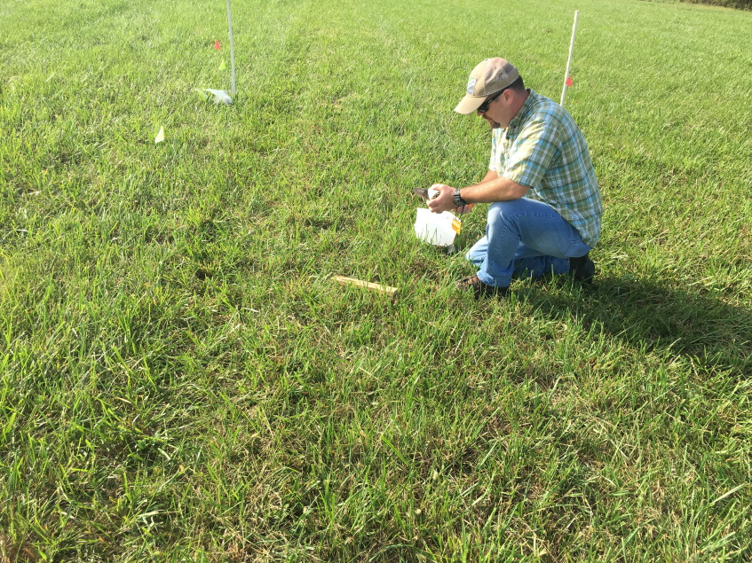 MUExtAgEnviron's tweet photo. Specialist spotlight! 🌟 Have you met Travis Harper? Travis is a field specialist in agronomy based in Henry County. @HCAgExtension (1/3) https://t.co/qDCu5Op1cj