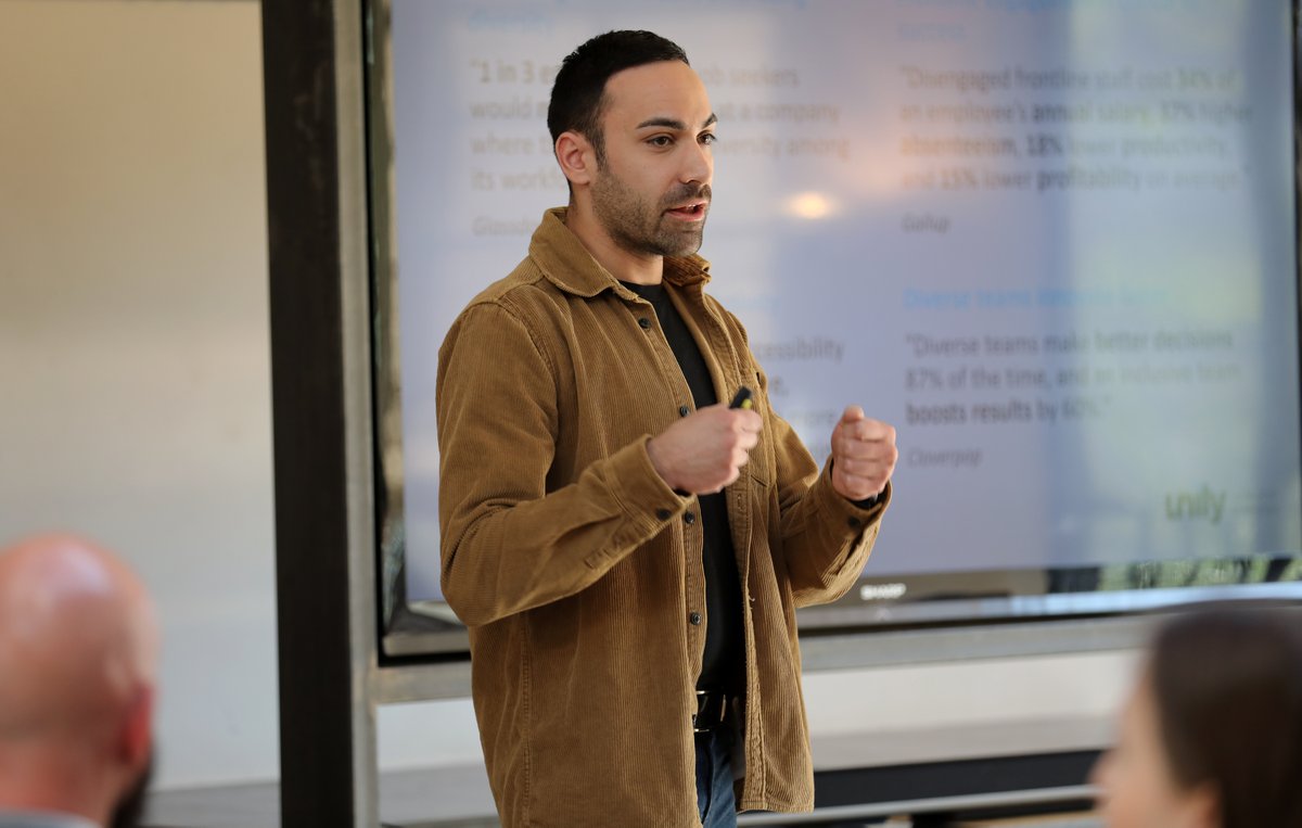 WeAreUnily's tweet photo. "Consumer experiences are shaping employee expectations, users want more choice when it comes to consuming content, they want it delivered in bitesized chunks - the TikTok effect." Kaz Hassan #IntranetMasterclass #TBT https://t.co/IRxgGetAbd
