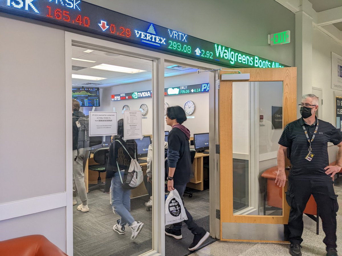 Heading into the <a href="/TowsonU/">Towson University</a> economics lab today! We're going to leave with some stock saavy future millionaires.  Thanks to <a href="/mceetweets/">MN Council on Economic Education</a> for such an awesome opportunity for our Signature students! <a href="/OldMillHSAACPS/">OldMillHS-AACPS</a> <a href="/AACPSSignatures/">AACPS Signatures</a> #stockmarket