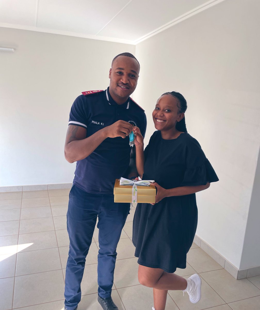 PhalaKg's tweet photo. Meet new home owners 🥳🙌🏾 soon to be Mr and Mrs ❤️👌🏽 https://t.co/krJBm1Gg4R