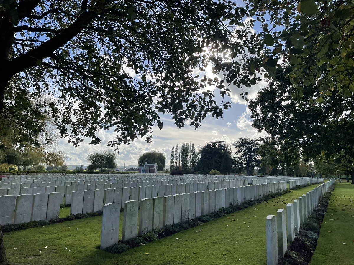 BeaufortEng's tweet photo. A beautiful day to wander the battlefields with Year 10! #WW1 #Battlefields #Belgium #Lijssenthoek #Ypres #popperinghe https://t.co/p6QtAeScEF