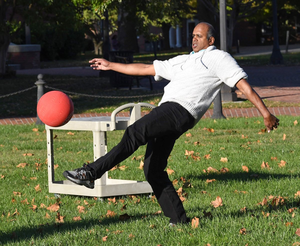 UMESSANS's tweet photo. Who says #naturalscience students and faculty aren't fun? #UMES' #departmentofnaturalscience held a Fallfest yesterday to welcome new students to the department and to celebrate finishing #midtermexams.  📷Todd Dudek, UMES Ag Communications. #Careersinstem #STEM #stemeducation https://t.co/wXkuBIZyUx