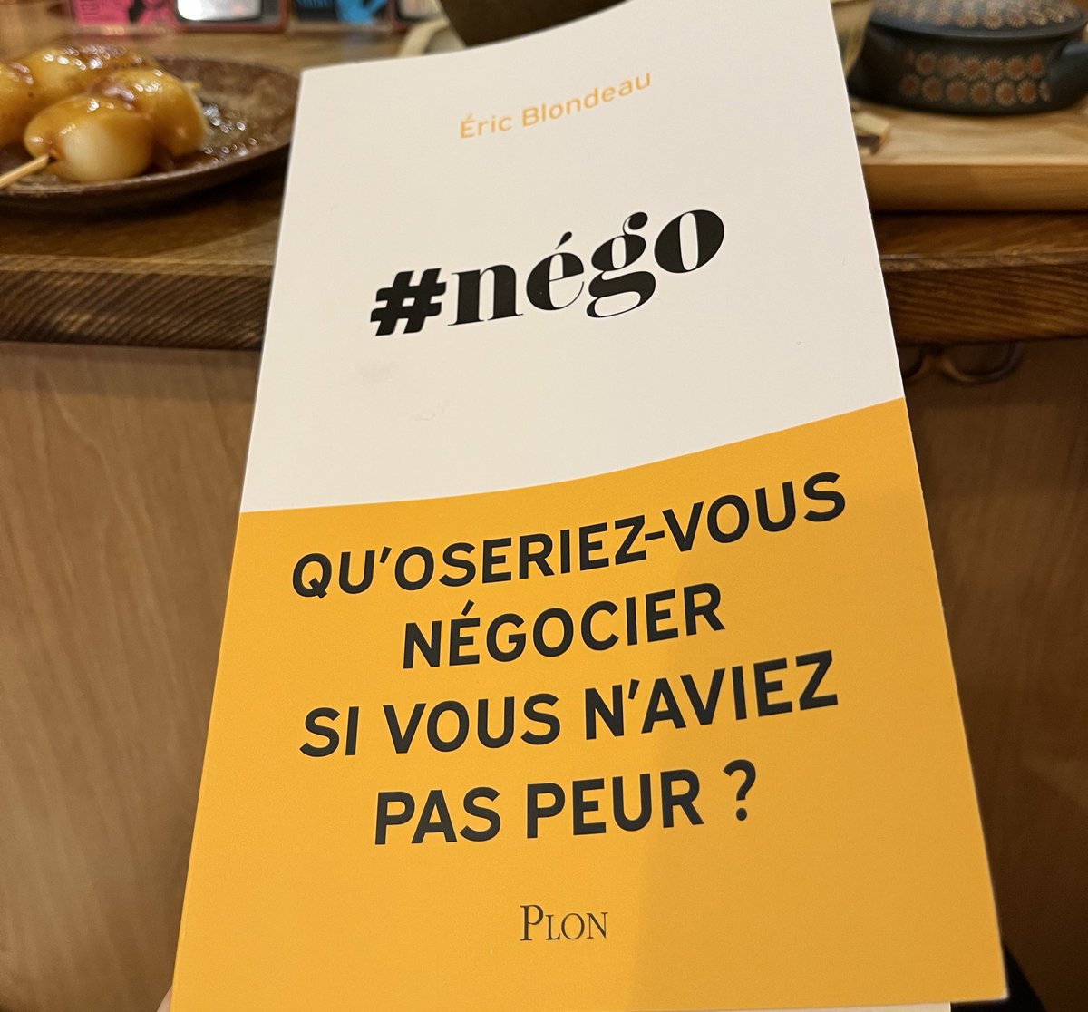 Sidonie_Folco's tweet photo. C'est bon de retrouver @EricBlondeau 🤩👌 
#négo #lecturedujour https://t.co/7qoWY131Rs