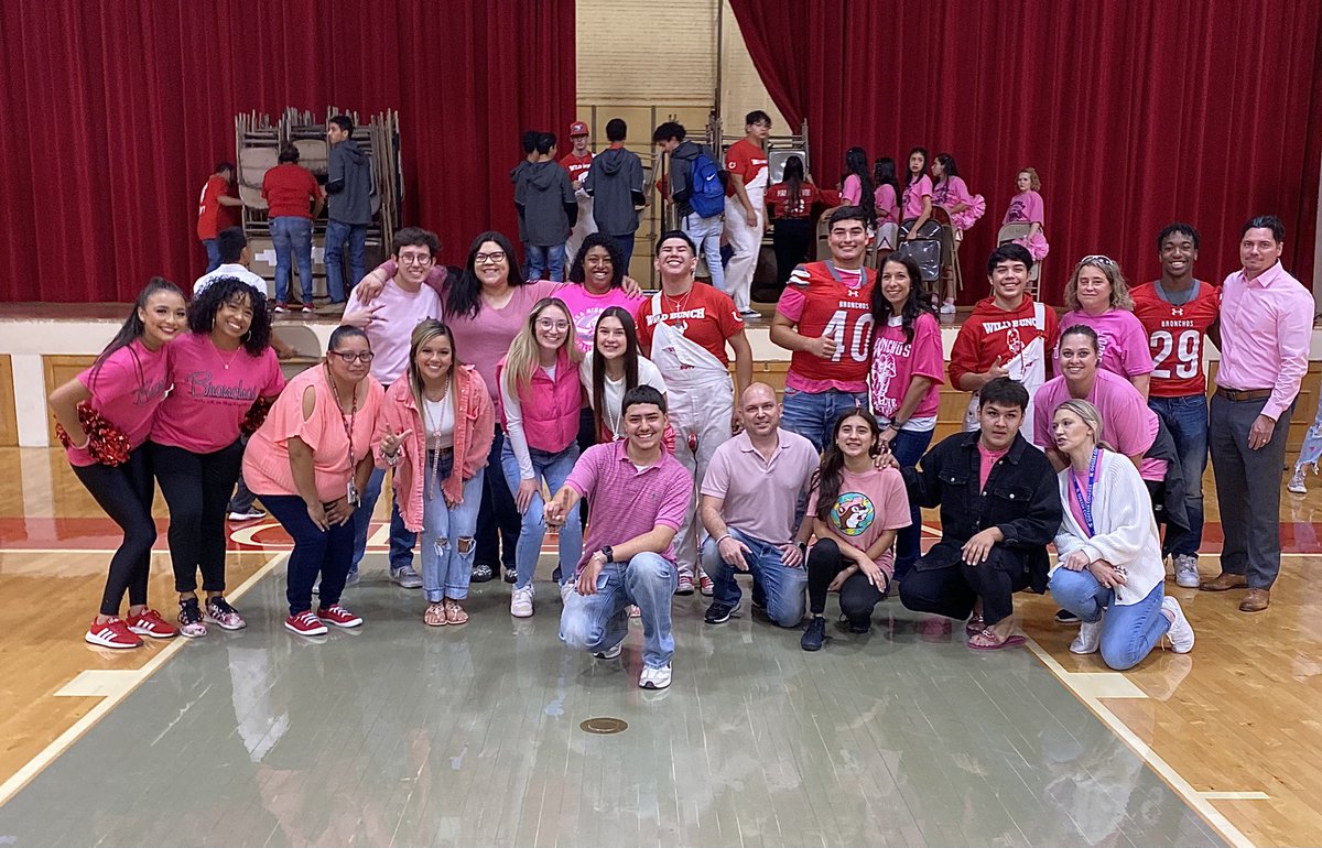 OhsStuco's tweet photo. If you missed this pep rally… here’s what you missed!! Thanks to everyone who showed up &amp; showed out!!! #PinkOut #Fergalicious 💘💗💓💖💝 https://t.co/yNWkrYiHtK