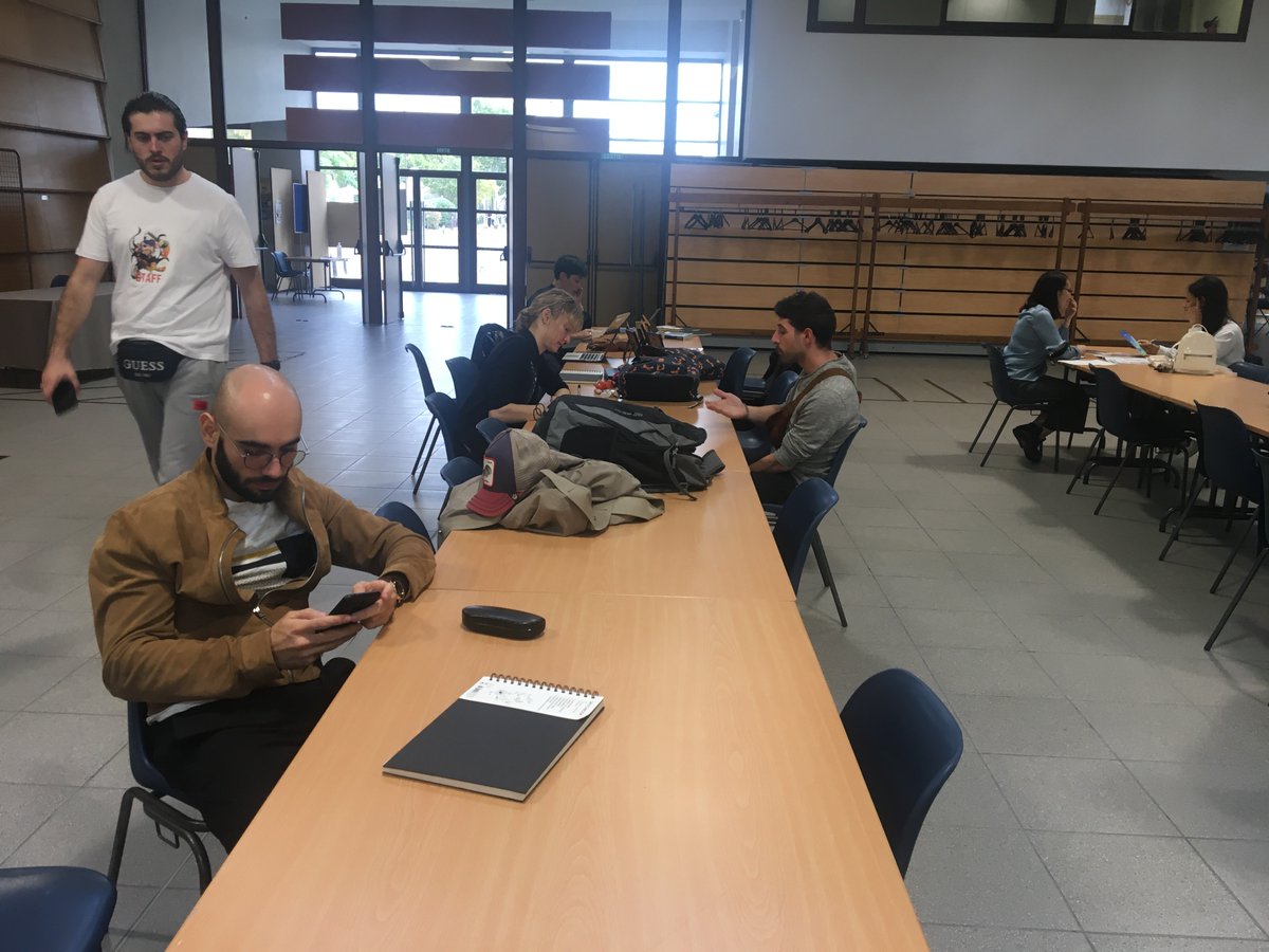 WebtoonFestival's tweet photo. Les RDV B2B et les Speed Dating sont en cours pendent les rencontres professionnelles du #webtoonfestival2022 ! https://t.co/x2E7xdEs6P