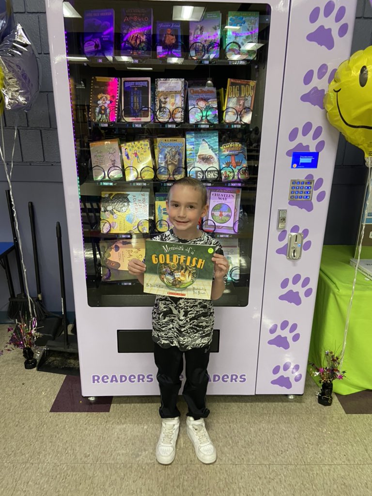 barton2ndgrade's tweet photo. We were so excited to win a book bingo party! #wegienkawildcat https://t.co/1fq4oWImhD