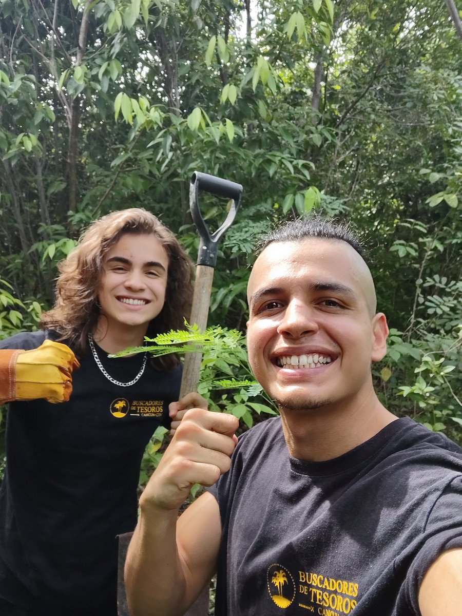 andree_gitano's tweet photo. Buscando tesoros en la selva de Yucatán #GypsyPower #Buscadoresdetesoroscancun https://t.co/CMEvjfycsZ