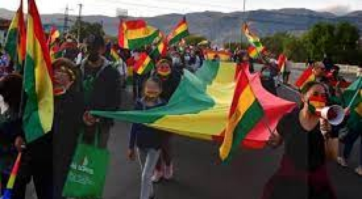 Cívicos de 8 regiones se articulan y exigen censo en 2023, pese a posición de sus gobernadores
eju.tv/2022/10/civico…
Política ! Censo Bolivia