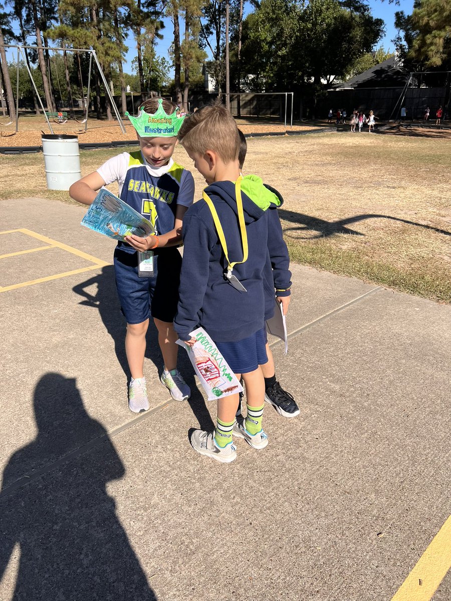 1stgradesampson's tweet photo. What a beautiful day for a writing celebration outside! https://t.co/B9OmAUZsQm