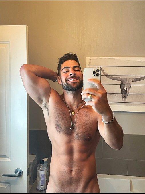 80,000 selfie surprise ❤️📸Love y&rsquo;all my beautiful people 🥹❤️💪 https://t.co/e08vL2tsBV