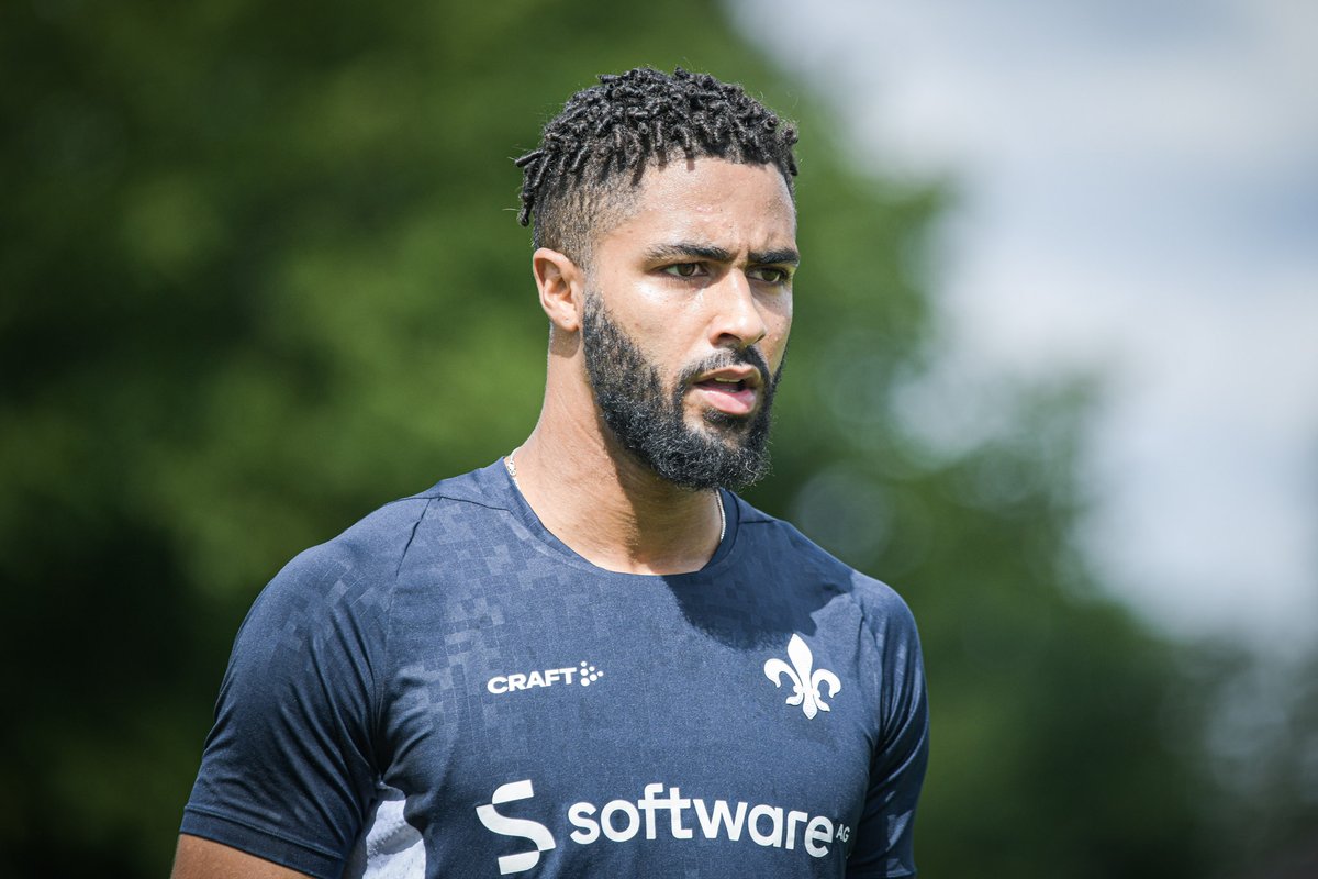 GUUUDE, Keanan! 🙌 Die #Lilien haben Keanan Bennetts verpflichtet. Der 23-jährige Offensivspieler, der bereits von Ende Juli bis Anfang August zwei Wochen lang bei den Darmstädtern mittrainiert hatte, unterschrieb einen Vertrag bis Juni 2023. Willkommen am Bölle! ⚜ #sv98