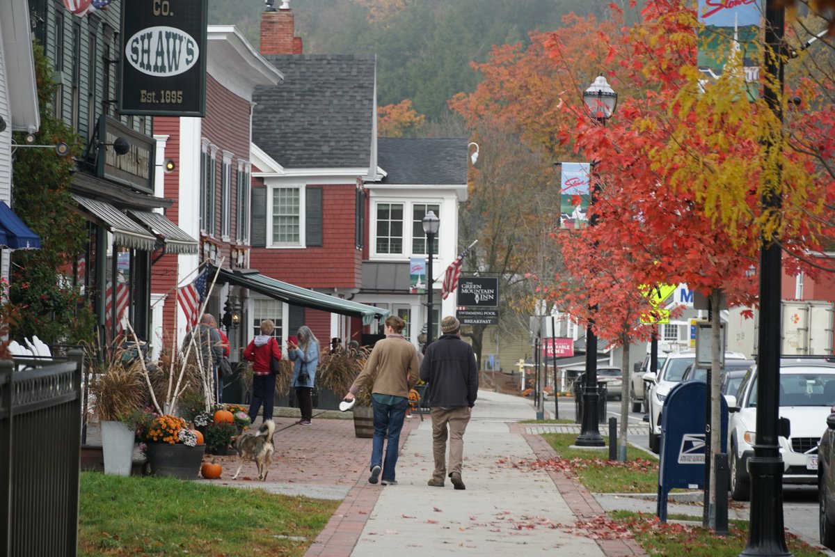 gostowe's tweet photo. While the #fallfoliage is now past peak, you'll still find patches of color around town. We hope you enjoyed following our #FoliageFriday updates this season! 🍁🍂 https://t.co/ucNiKFP5Rg (PC by Sharon Harper on 10/19/22) #stowefoliage #fallintostowe #gostowe #fallinvt #thisisvt https://t.co/cZG12ShqQT