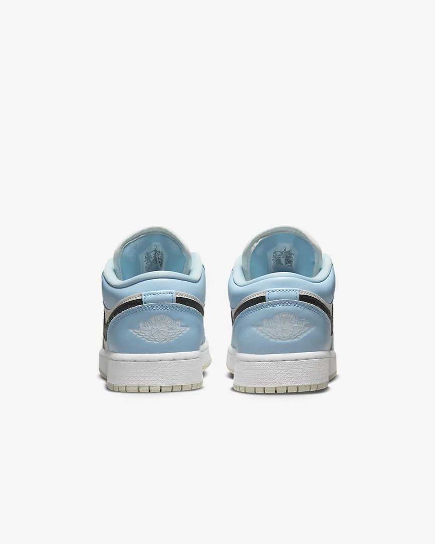Sneakerologue's tweet photo. Air Jordan 1 Low "Ice Blue/Sail/Black" GS !

📅: 25 Octobre sur Nike

💶: 90€

🔗: https://t.co/9bxhaukR5e https://t.co/0DEYOtxeKD
