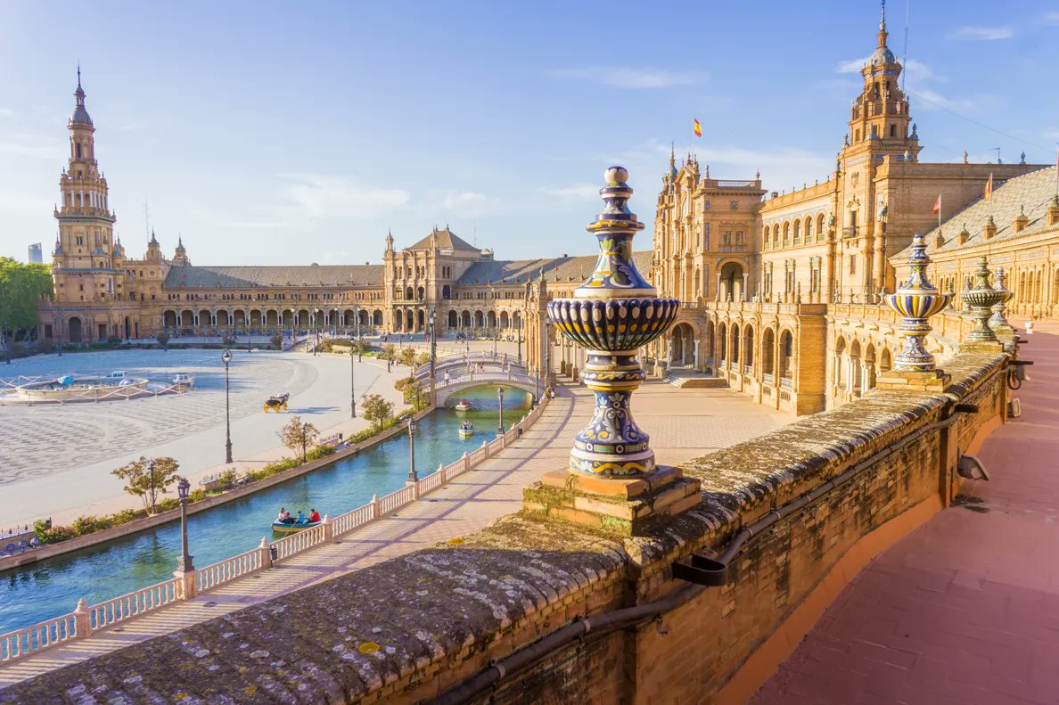 StudyTravelLtd's tweet photo. Also in ST news: The government of Spain has lifted all remaining Covid-19 entry restrictions for people entering the country from non-European Union/Schengen Area countries. Read more here: https://t.co/Z9lEPRjg8L #travel #entryrequirements https://t.co/SfDIUNtvao
