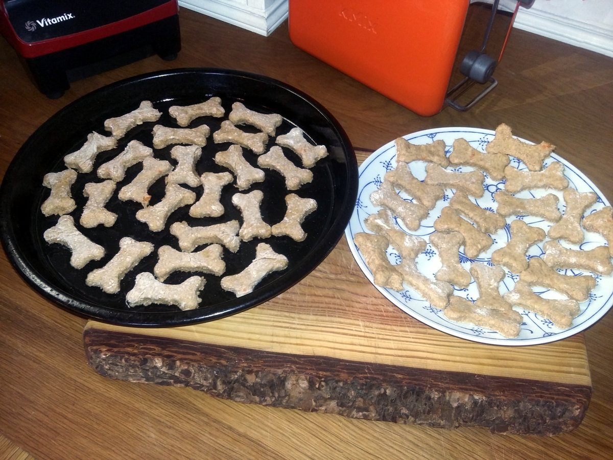 I haven′t seen them yet but i believe my Birthday Supero-Cookies are in da making ! 🤌