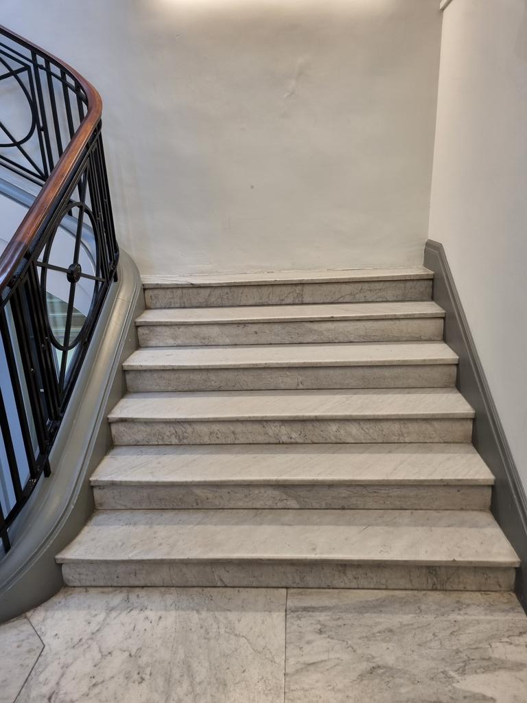 KiwiMoet's tweet photo. Stairs to nowhere, Dublin's National Concert Hall.
#NoLeftTurn https://t.co/dYdNwQscMI